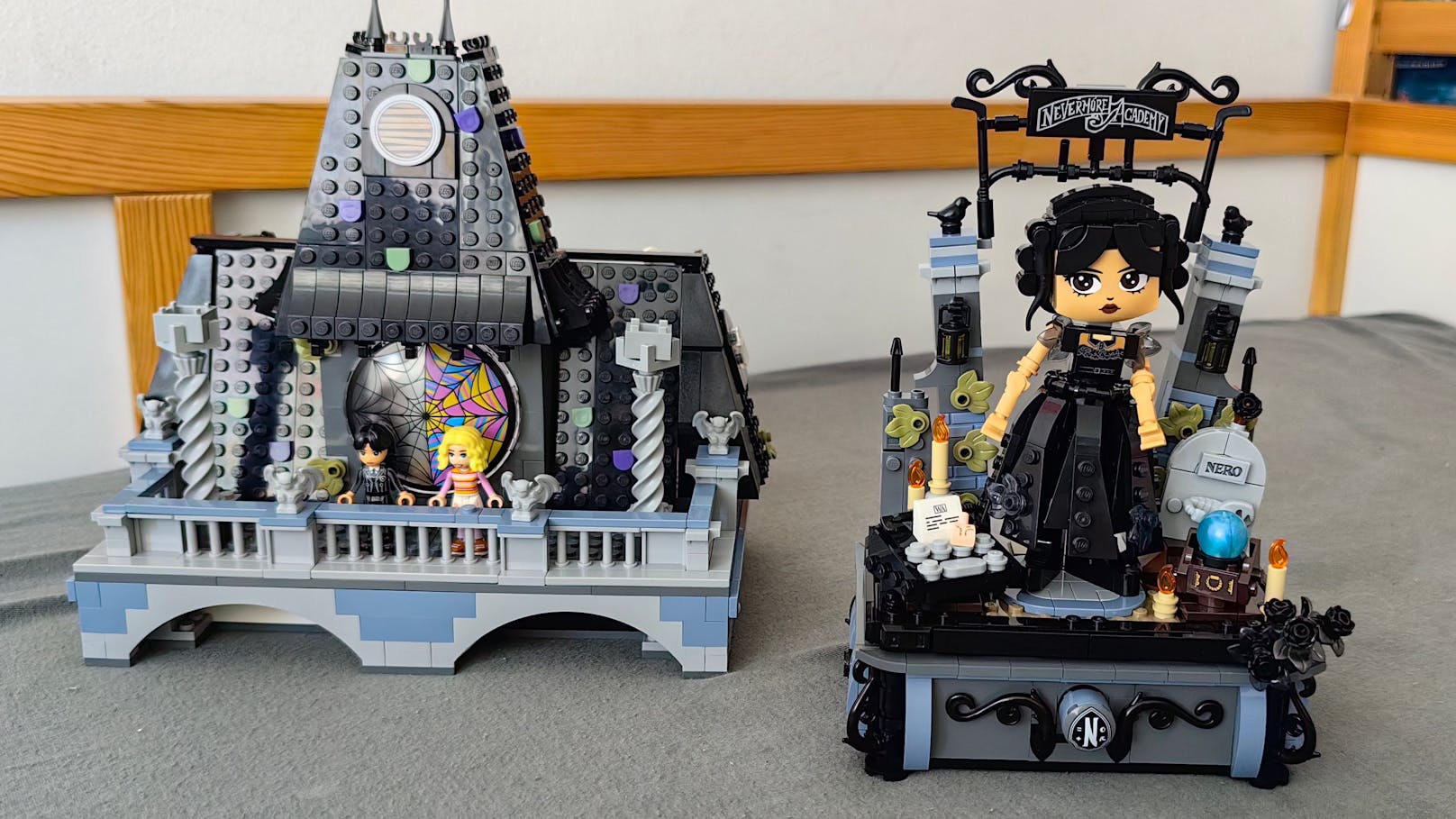 Passend zu Halloween kommt Wednesday als LEGO-Modell