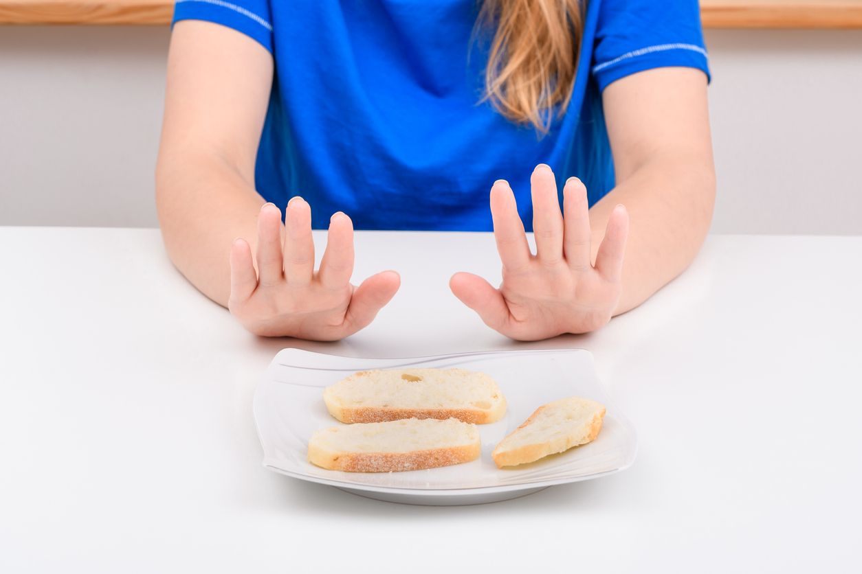ARFID-Patienten vermeiden den Verzehr von Lebensmitteln und schränken ihre Nahrungsaufnahme sehr ein.