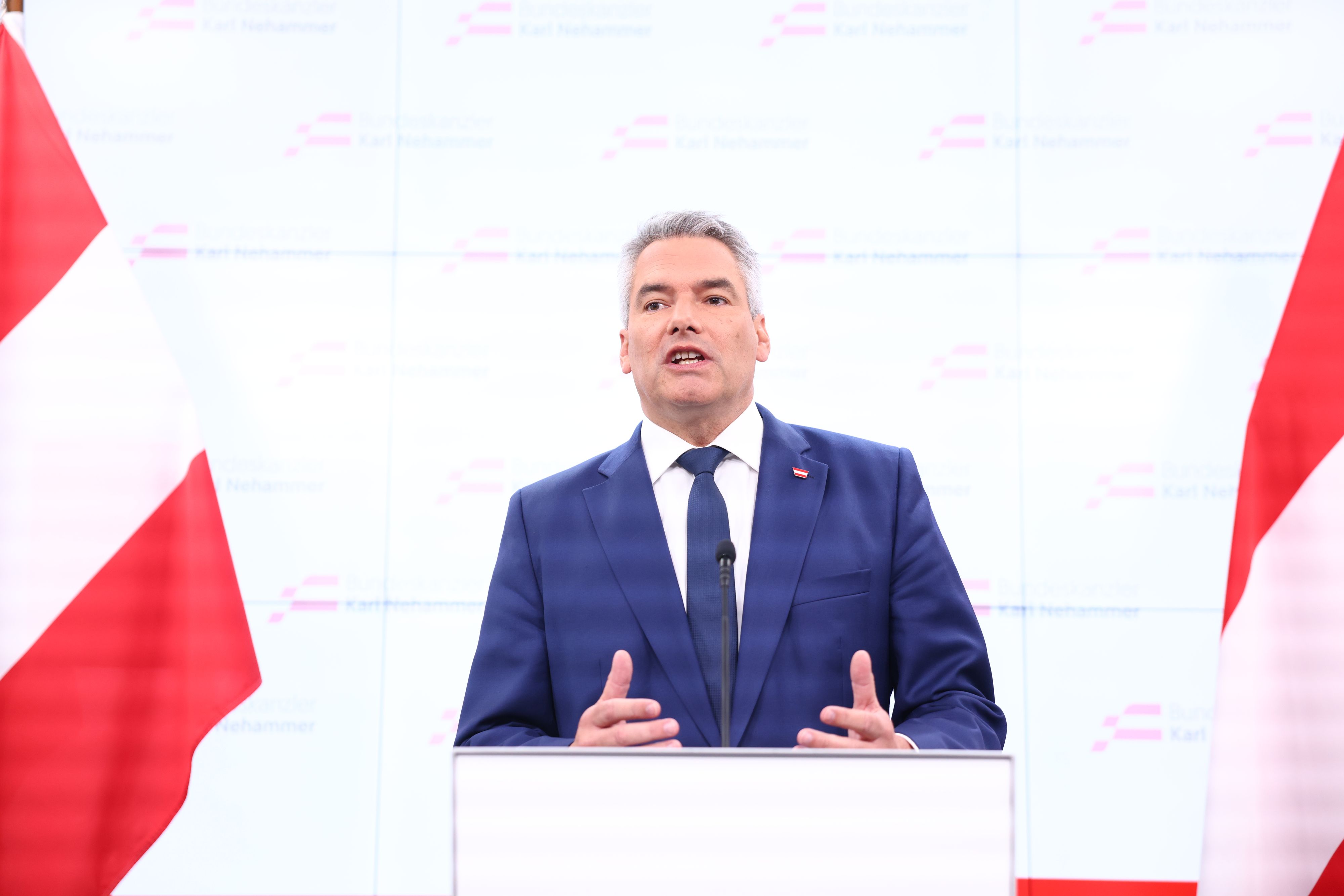 Heute.at - Alle stimmten für Kanzler: Nehammer wird Klubchef