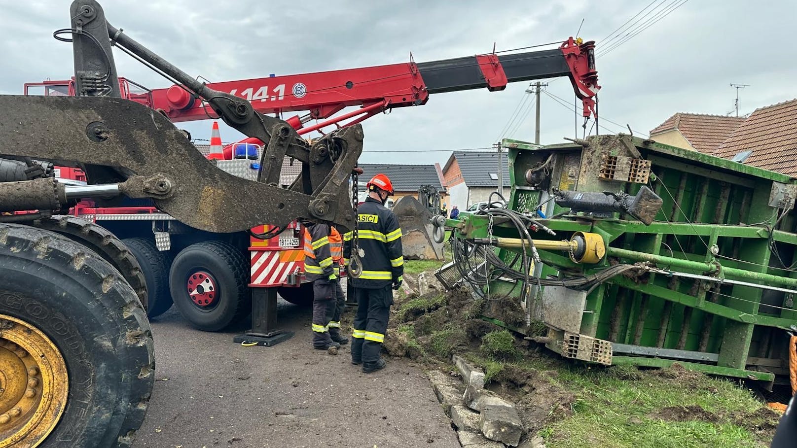 Nach dem Einbruch mit Vandalismus bei der Biogasanlage BioPower in Retz kam es zu einer wilden Verfolgungsjagd mit einem 29-Tonnen-Gefährt über die tschechische Grenze.