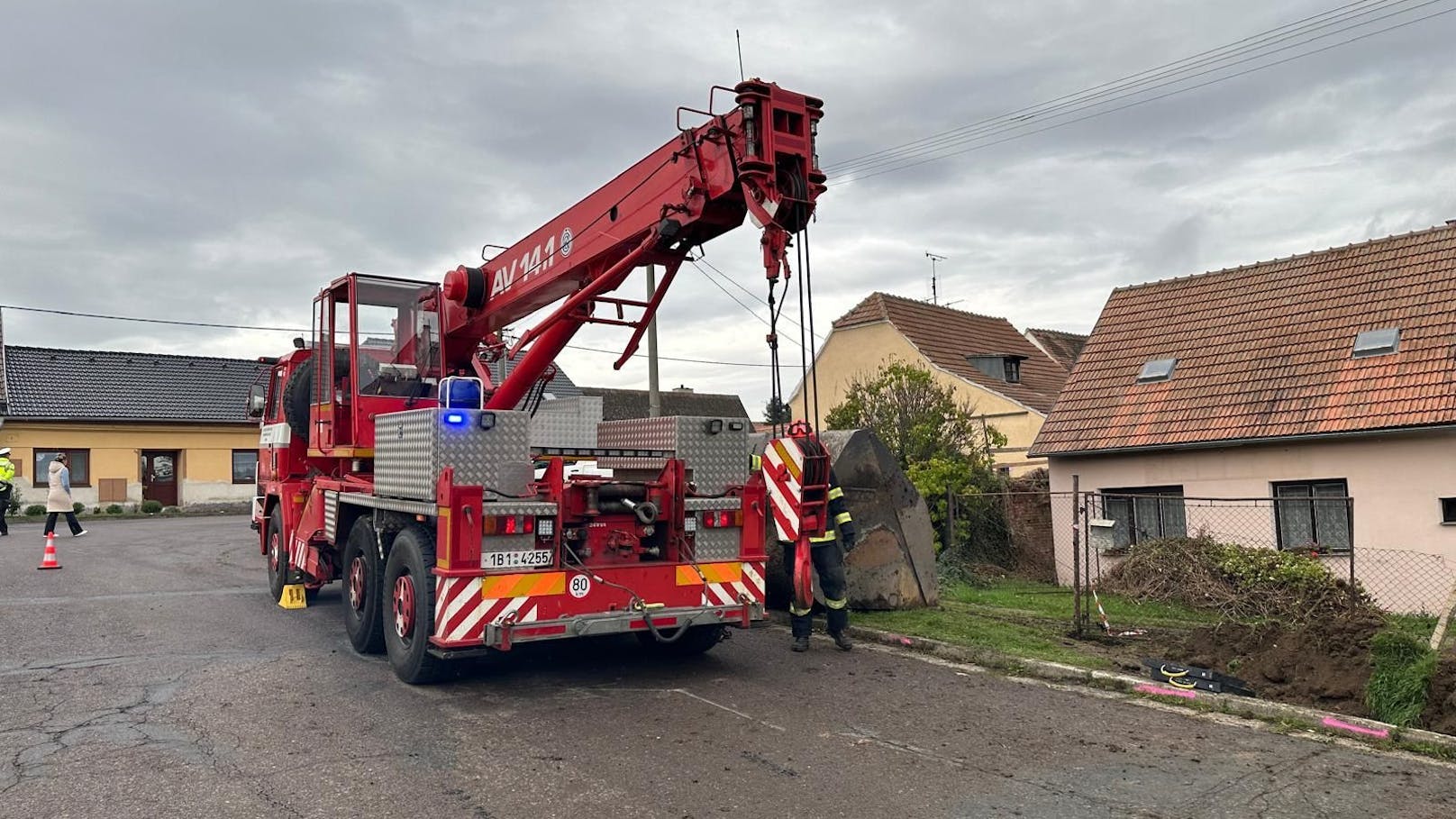 Nach dem Einbruch mit Vandalismus bei der Biogasanlage BioPower in Retz kam es zu einer wilden Verfolgungsjagd mit einem 29-Tonnen-Gefährt über die tschechische Grenze.