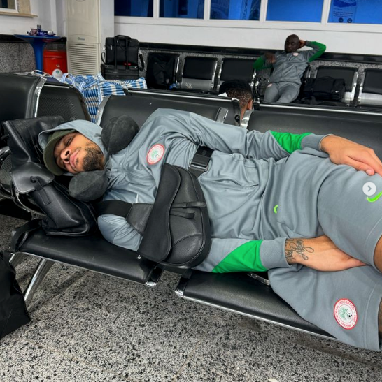 William Troost-Ekong und seine Kollegen waren am Flughafen gestrandet.