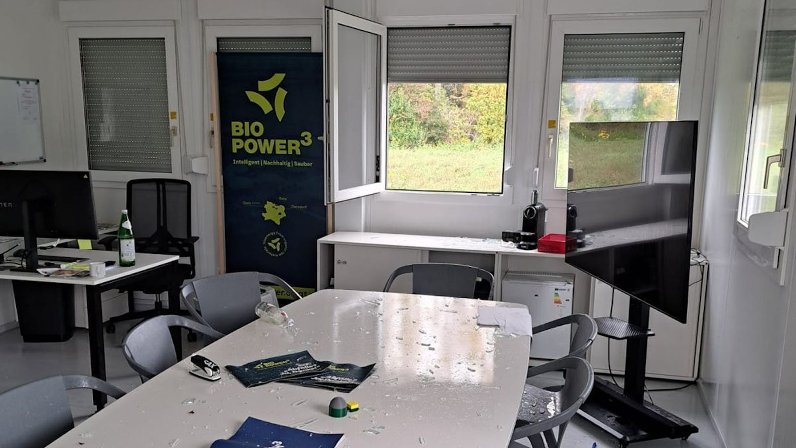 Der Unbekannte brach ins Büro der "BioPower GmbH" ein.