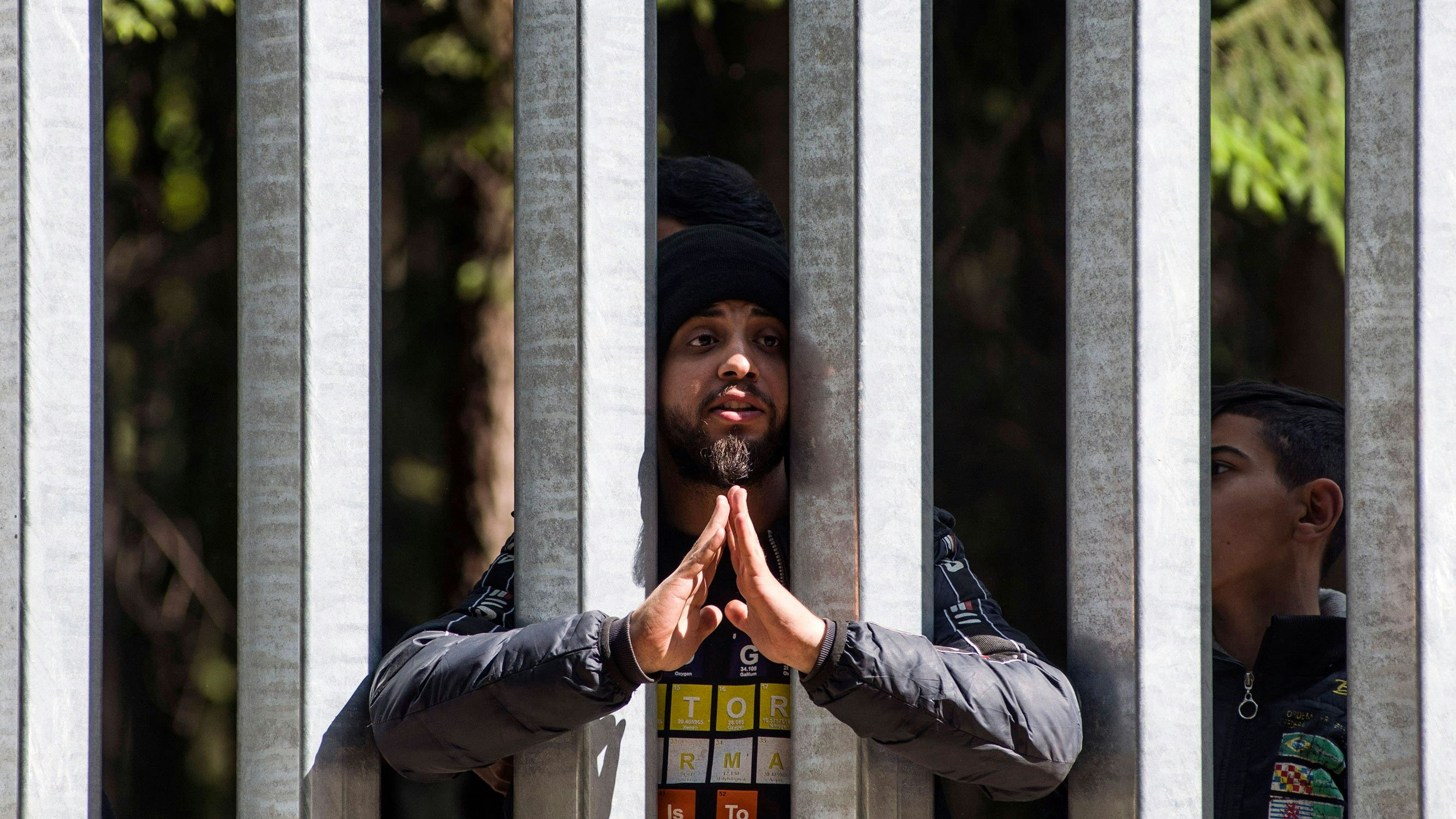 Migranten und Asylsuchende auf der belarussischen Seite der Grenze zu Polen bei Bialowieza. Archivbild, 2023.