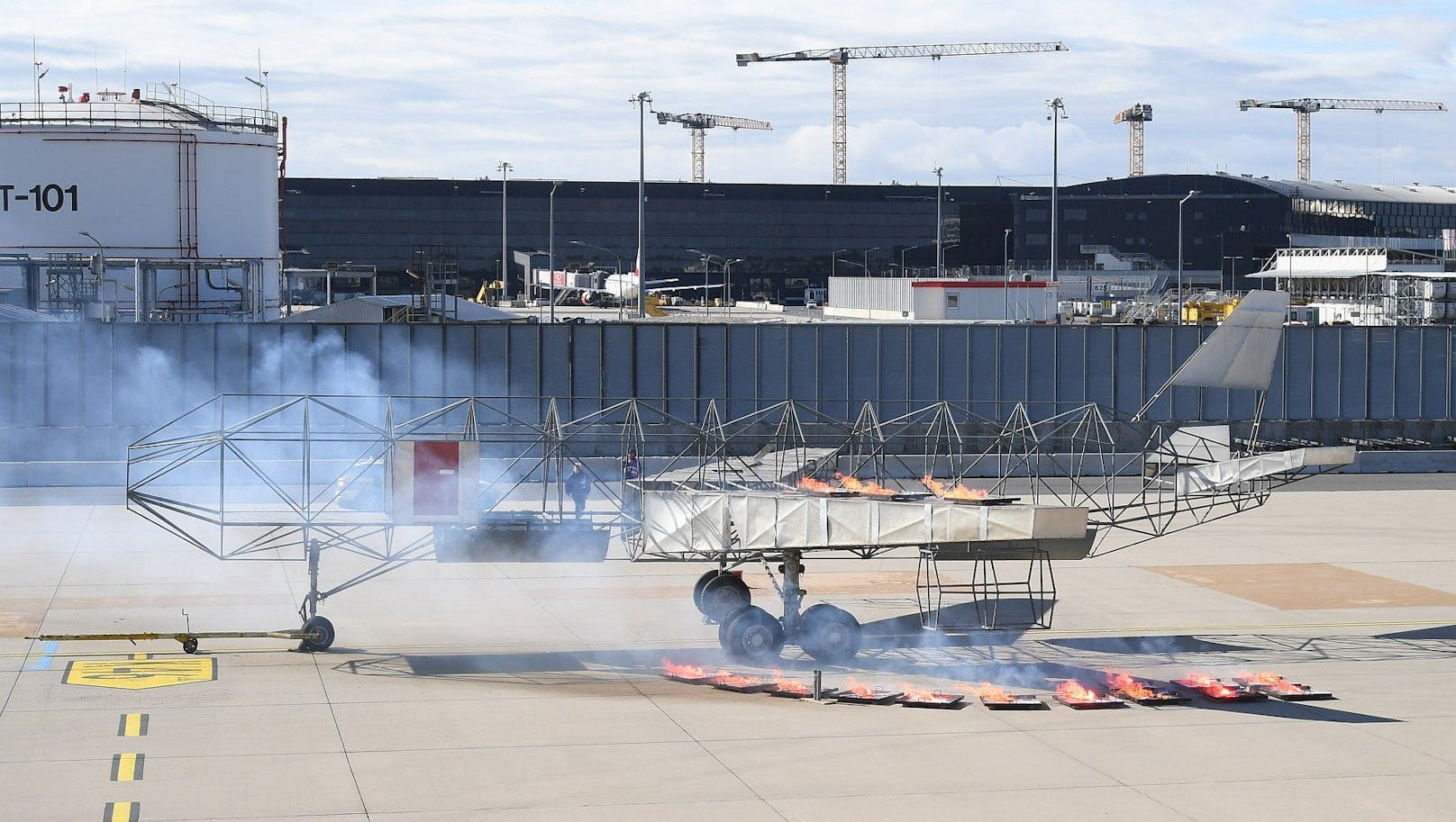 Große Einsatzübung am Flughafen Wien-Schwechat: 250 Personen vor Ort