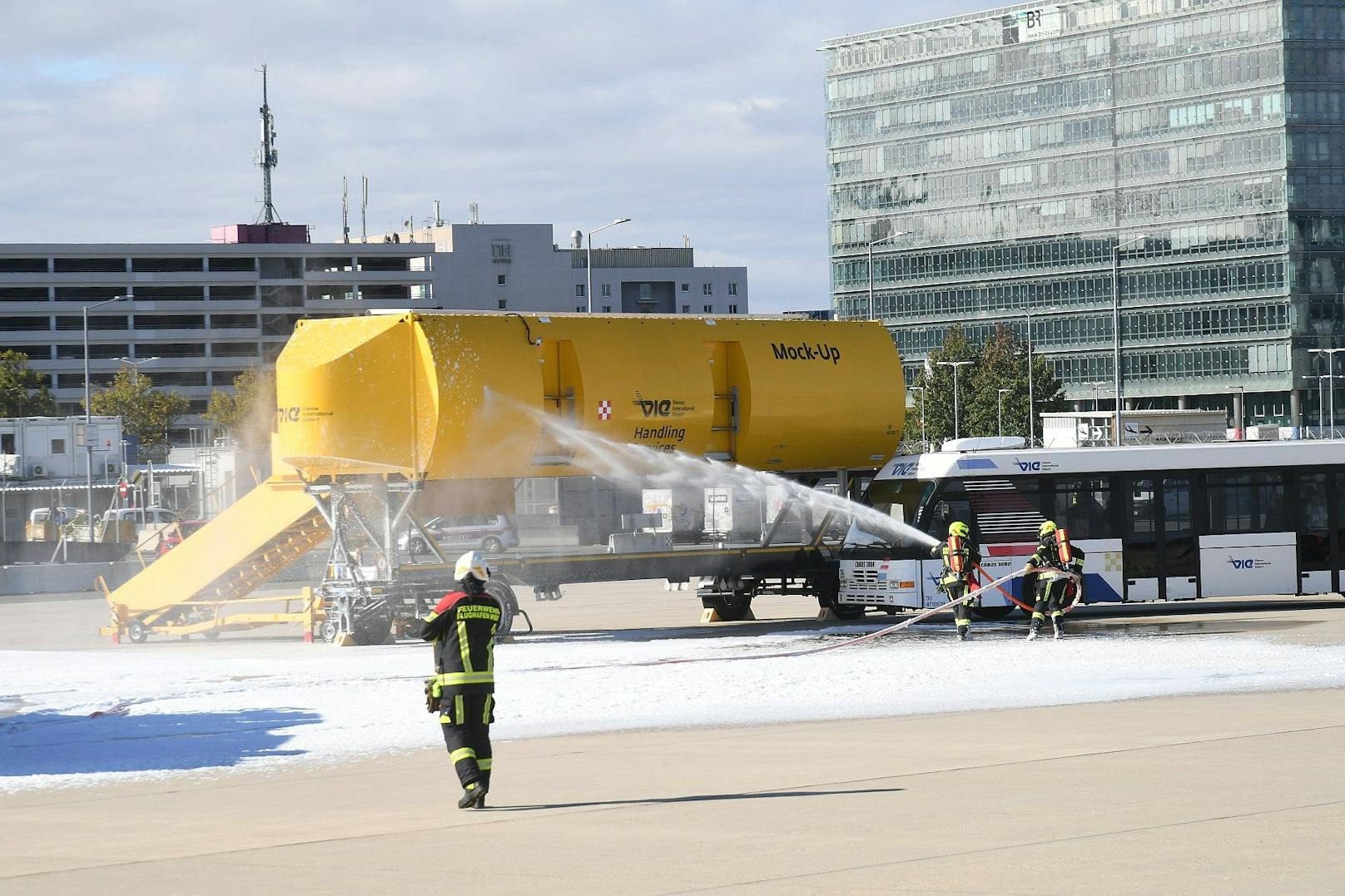 Große Einsatzübung am Flughafen Wien-Schwechat: 250 Personen vor Ort