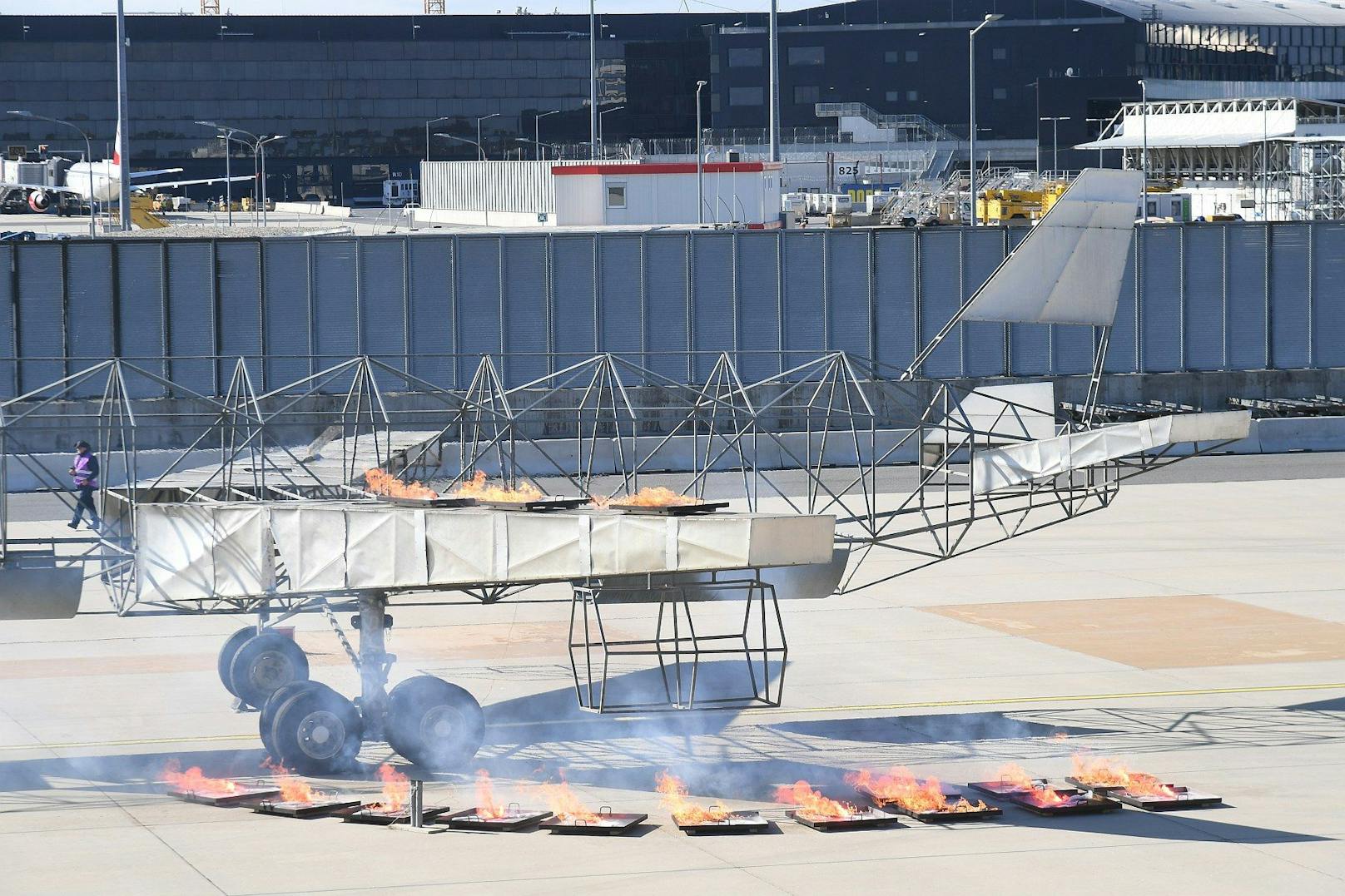 Große Einsatzübung am Flughafen Wien-Schwechat: 250 Personen vor Ort