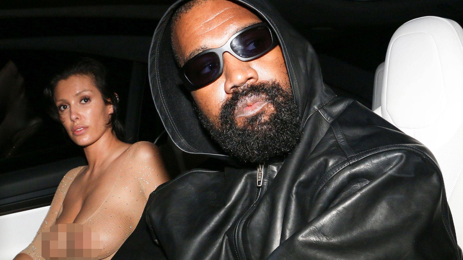 Bianca Censori und Kanye West sorgen wieder einmal für Wirbel. Eine Ex-Mitarbeiterin packt aus.