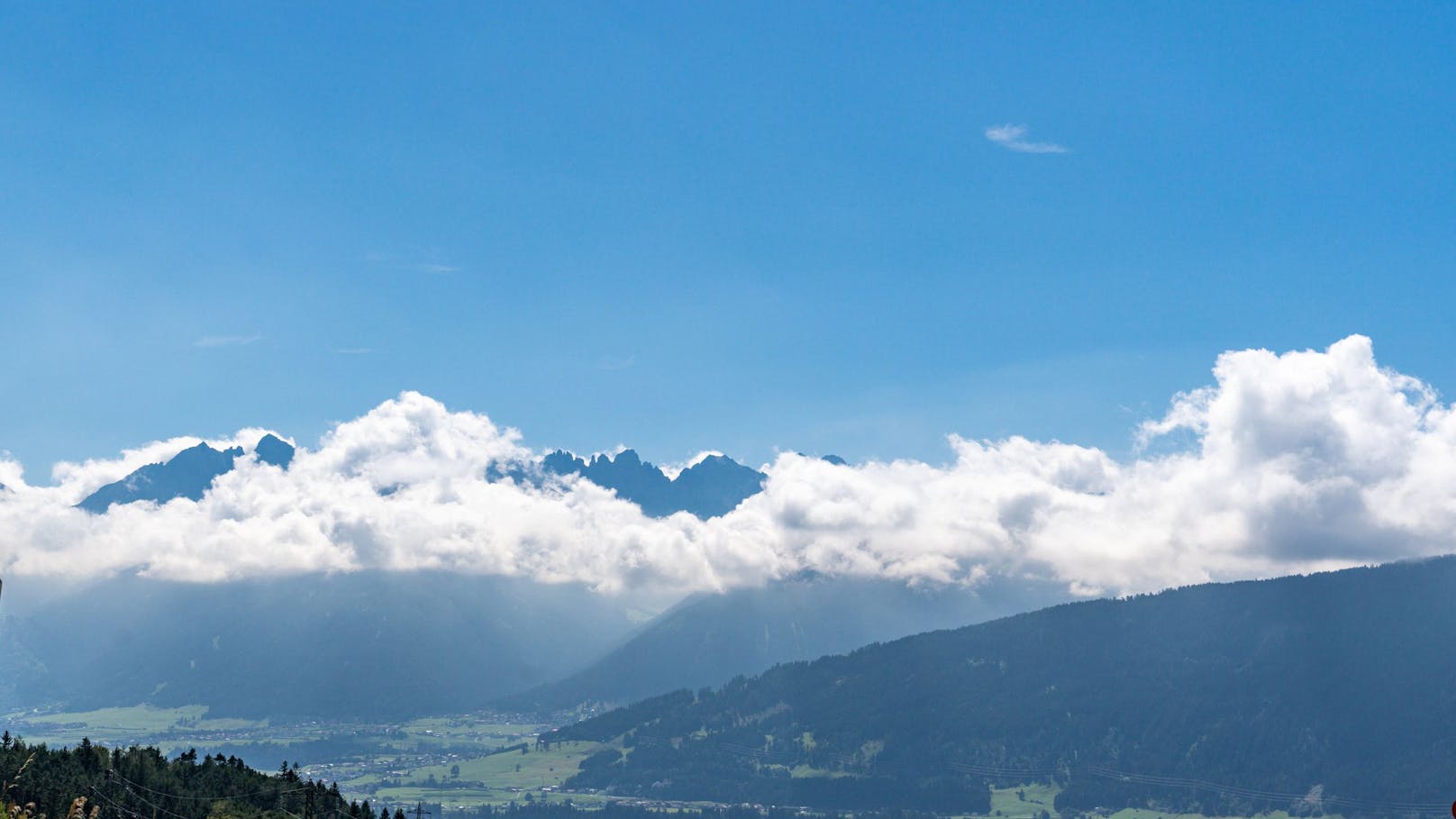 Hoch Werner bringt jetzt kräftigen Föhn nach Österreich