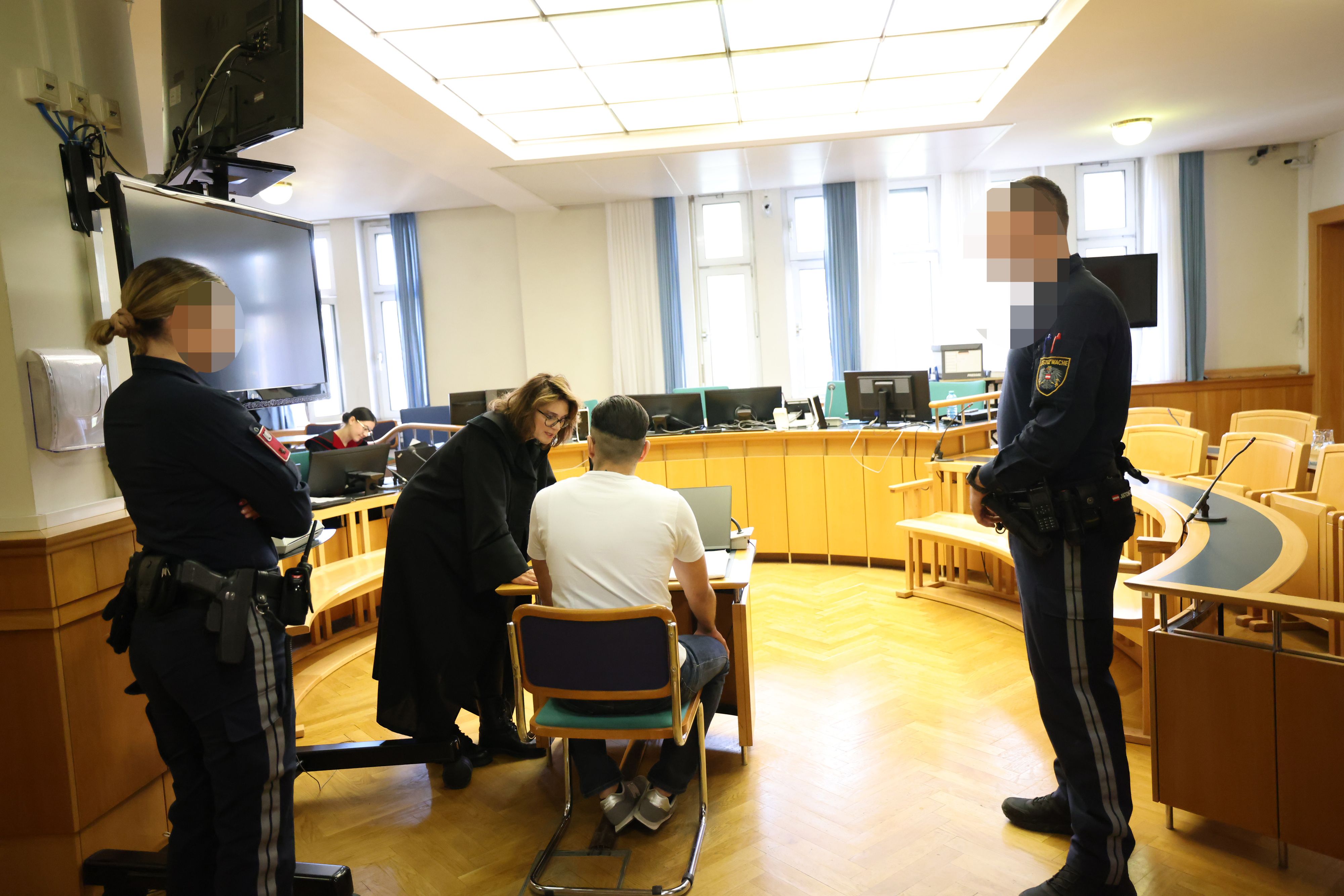 Der Angeklagte vor der Verhandlung – ihm droht eine lebenslange Haftstrafe.