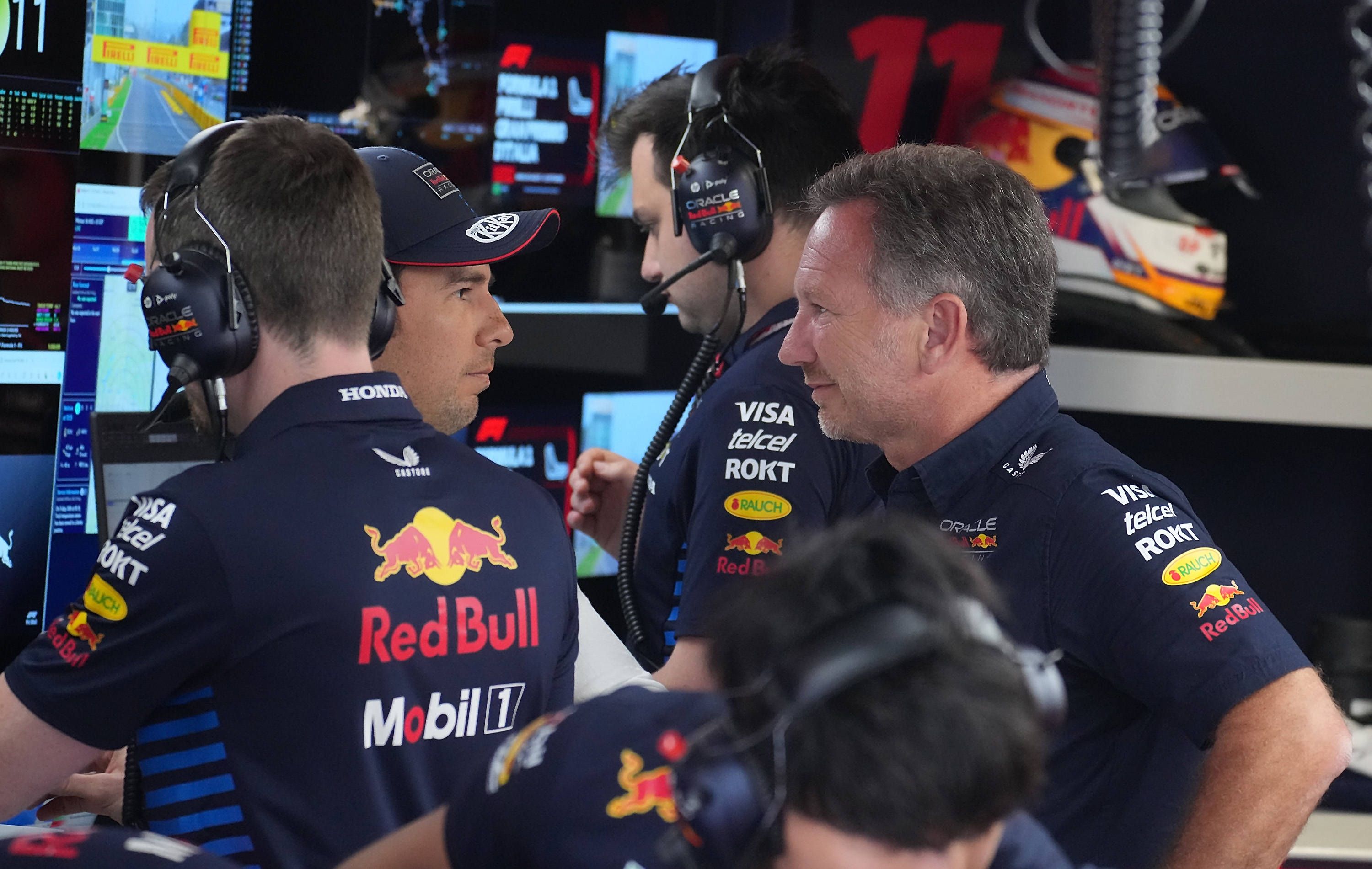 Red-Bull-Teamchef Christian Horner und Fahrer Sergio Perez. 