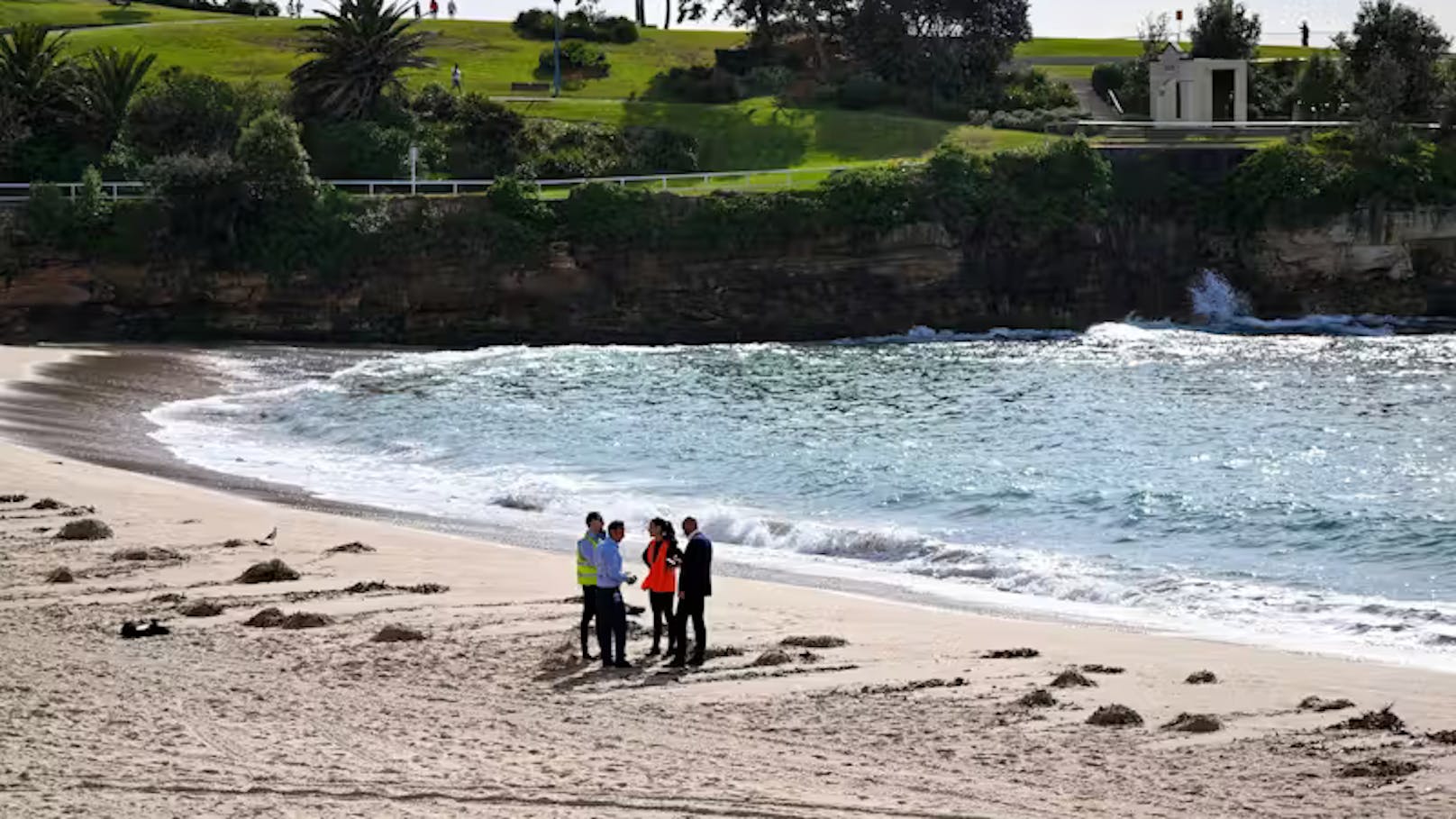 Mysteriöse Kugeln – Strand bei Sydney gesperrt