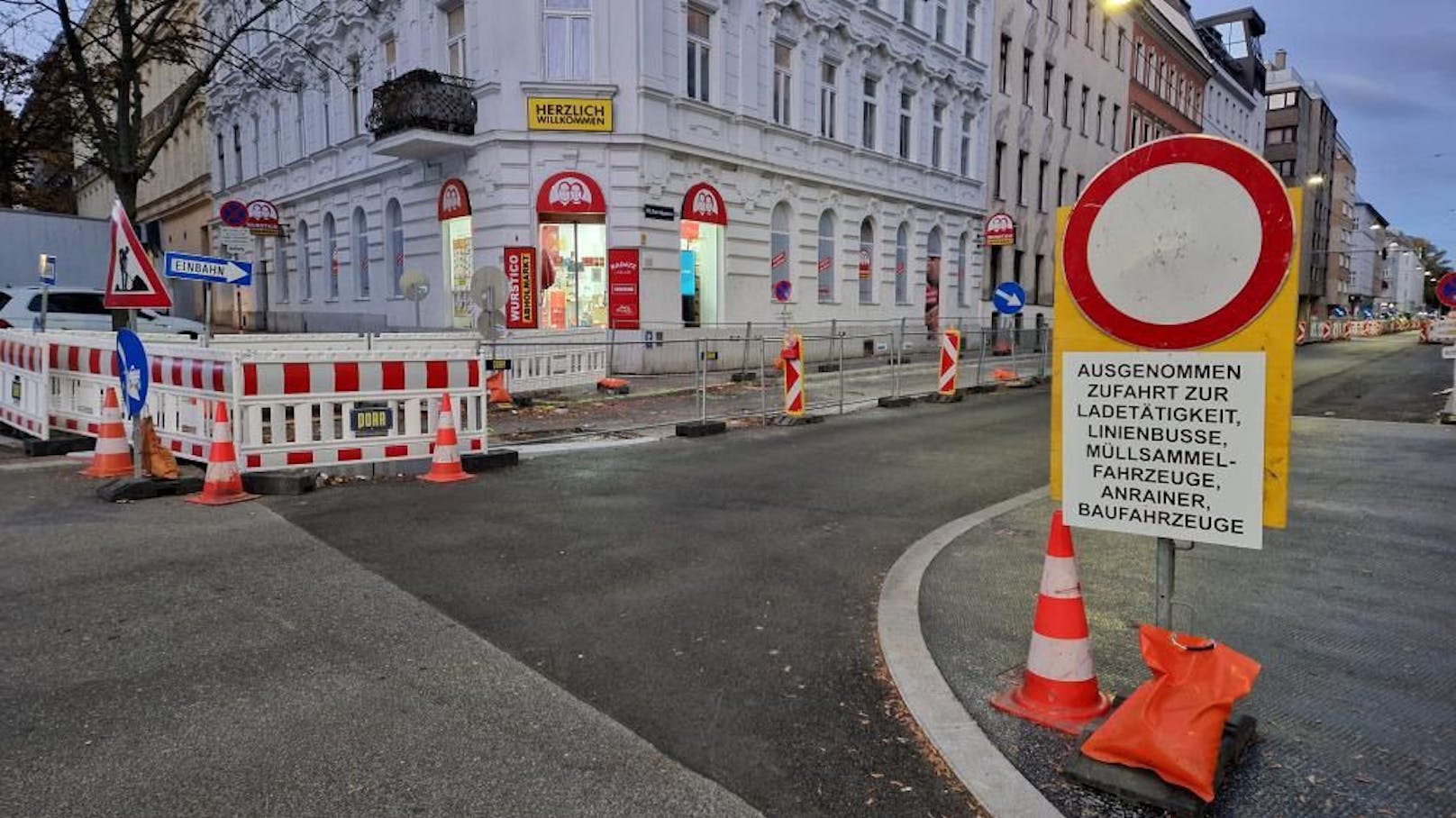 Grund für die Riesen-Baustelle ist eine Radoffensive.