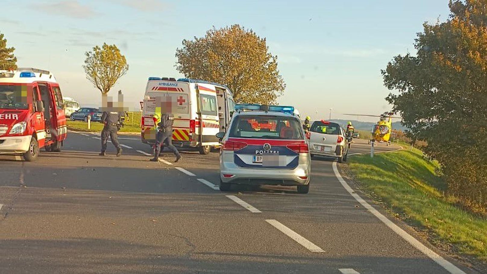 Heftiger Crash in NÖ – Heli bringt Autofahrer in Spital