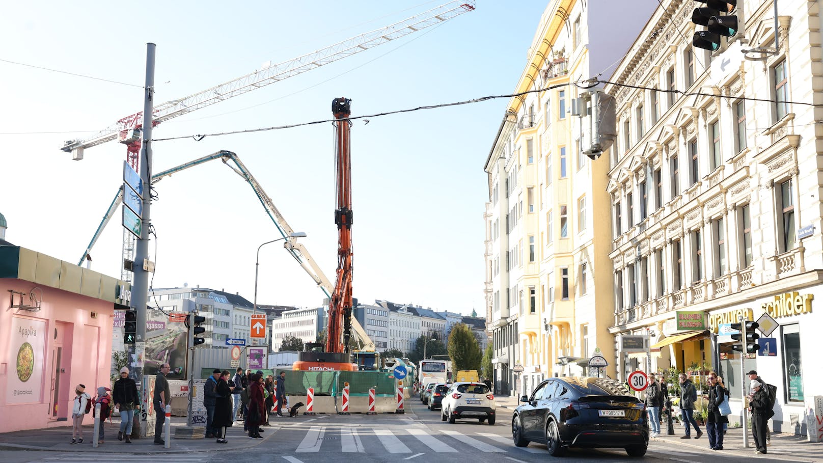 Die Bauarbeiten schränken den Verkehr wohl bis Dezember ein