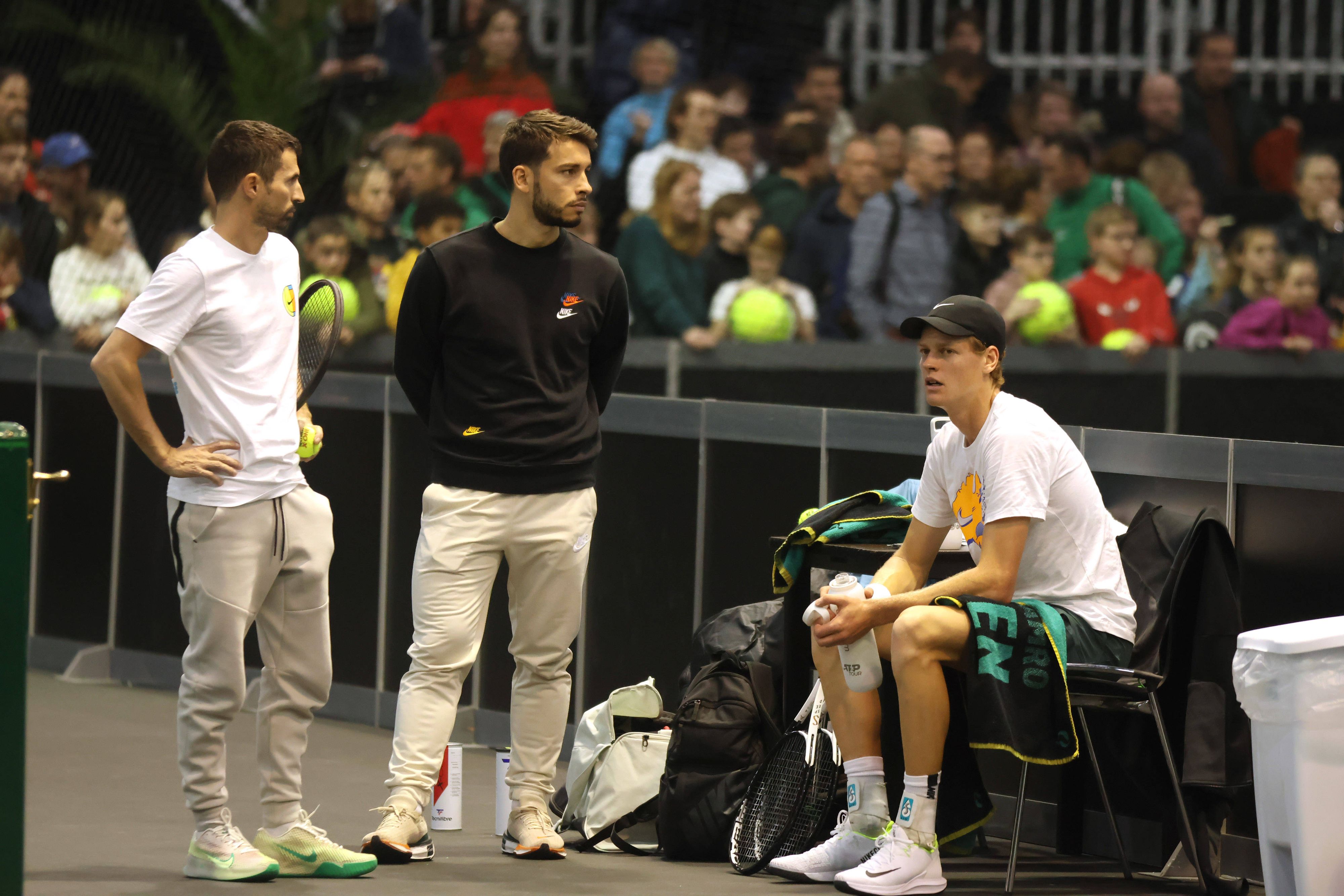 Nach der Doping-Aufregung rund um Jannik Sinner meldet sich nun sein ehemaliger Physiotherapeut Giacomo Naldi (links) zu Wort. 