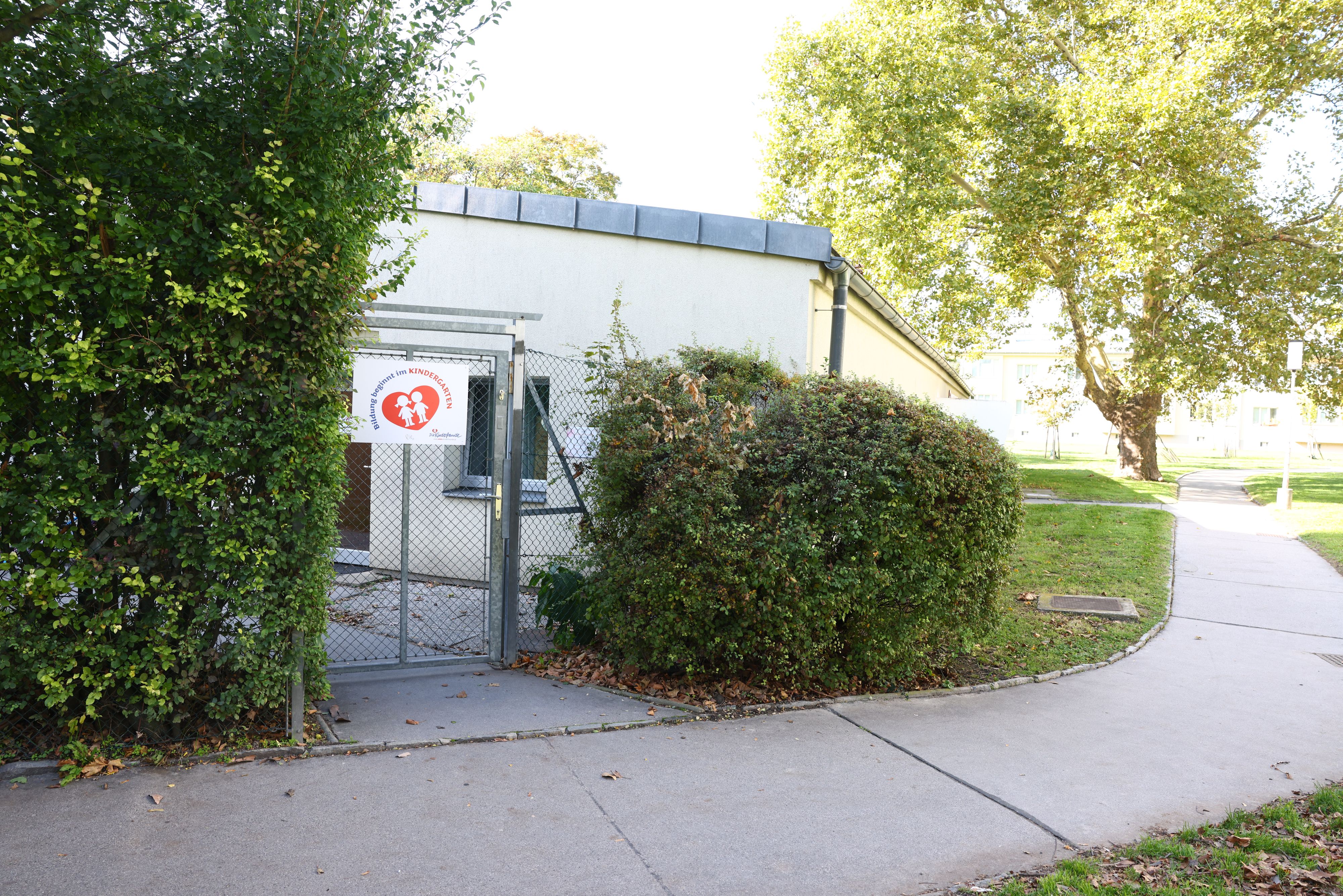 Kinder kletterten unbemerkt über Zaun aus Kindergarten in Wien-Floridsdorf.