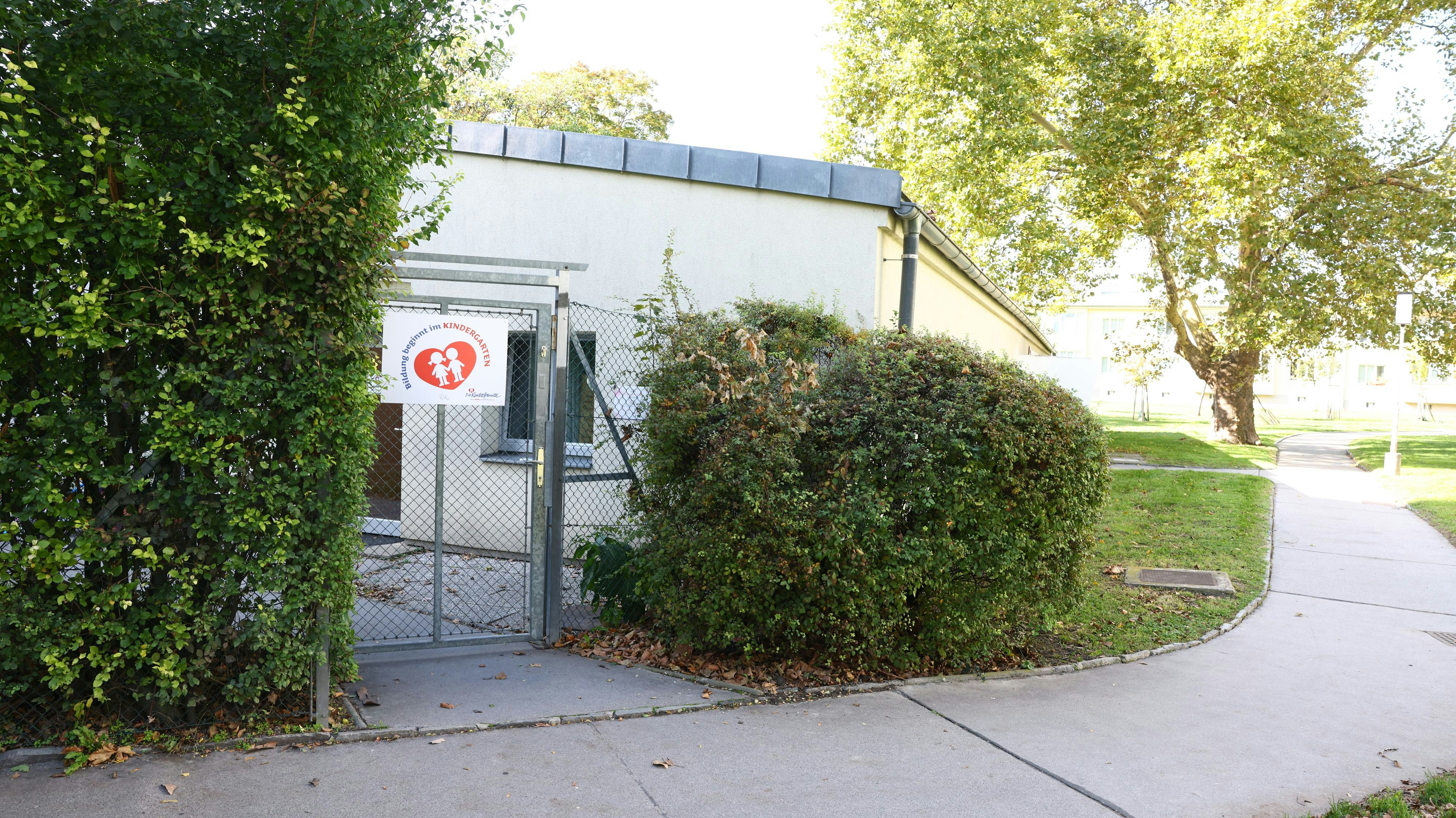 Kinder kletterten unbemerkt über Zaun aus Kindergarten in Wien-Floridsdorf.