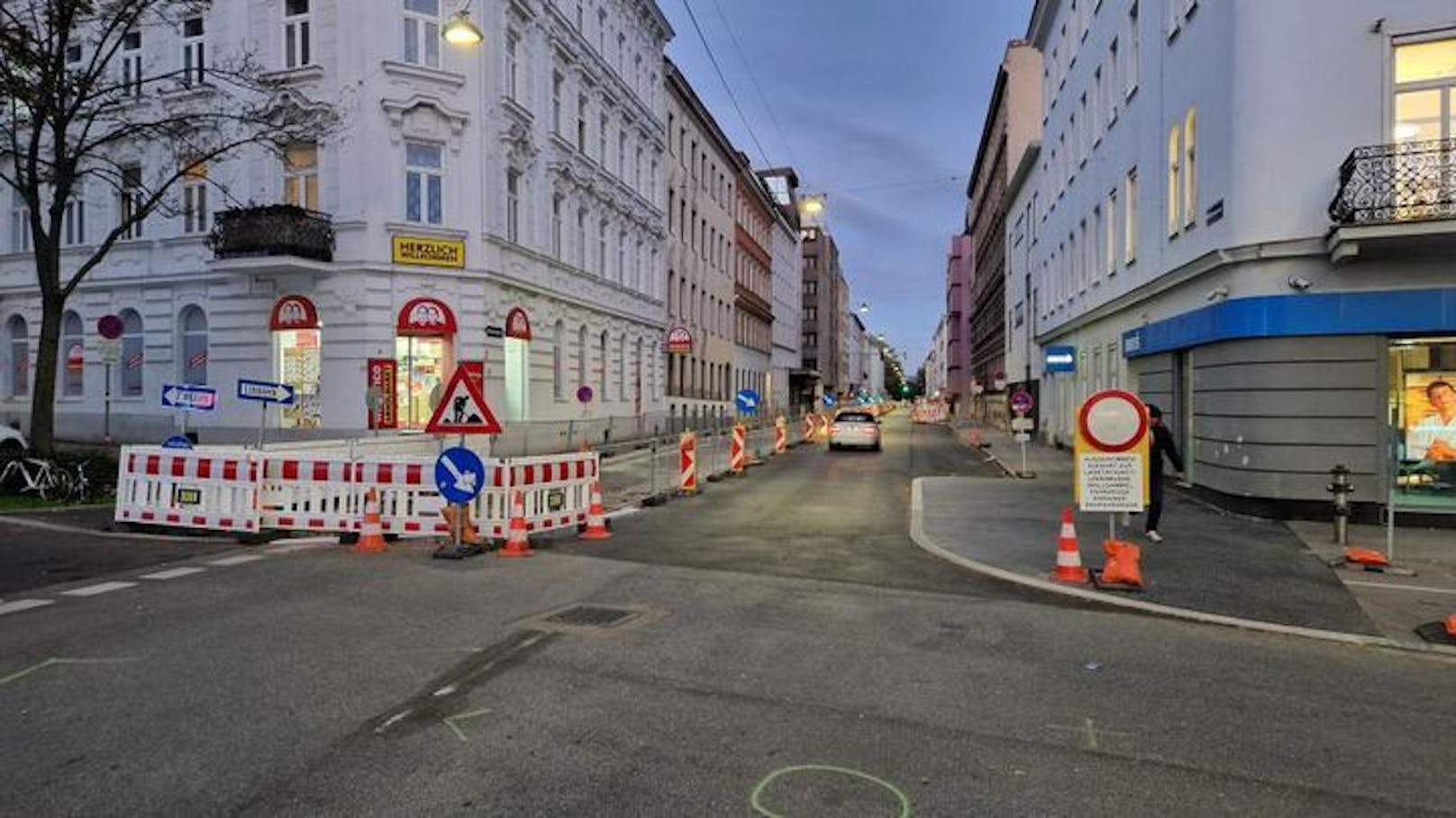 Straßen wurden gesperrt, Fahrtrichtungen geändert.