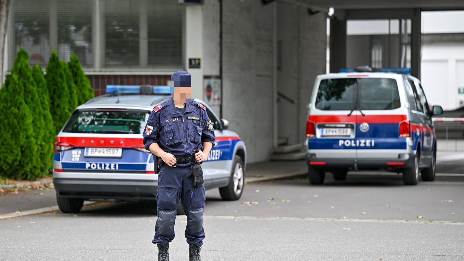 Bombendroher (20) läuft frei herum – das ist der Grund