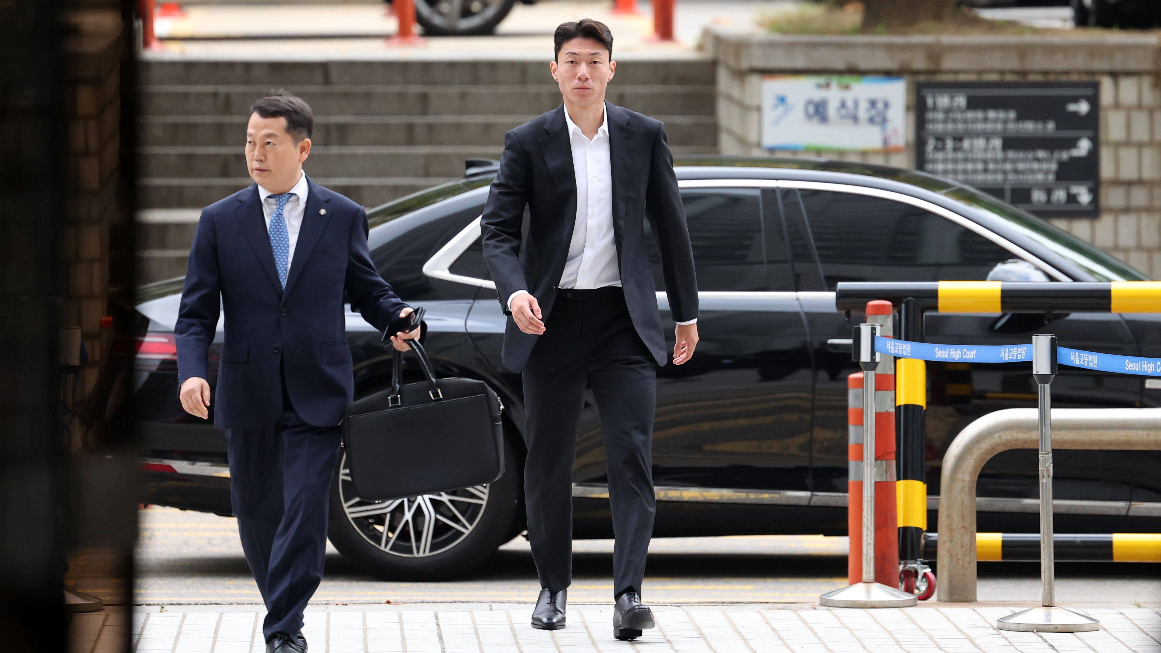 Ui-jo Hwang auf dem Weg ins Gericht.