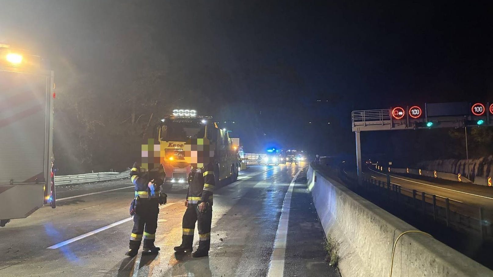 Die Feuerwehr musste den Verkehr stundenlang umleiten. 