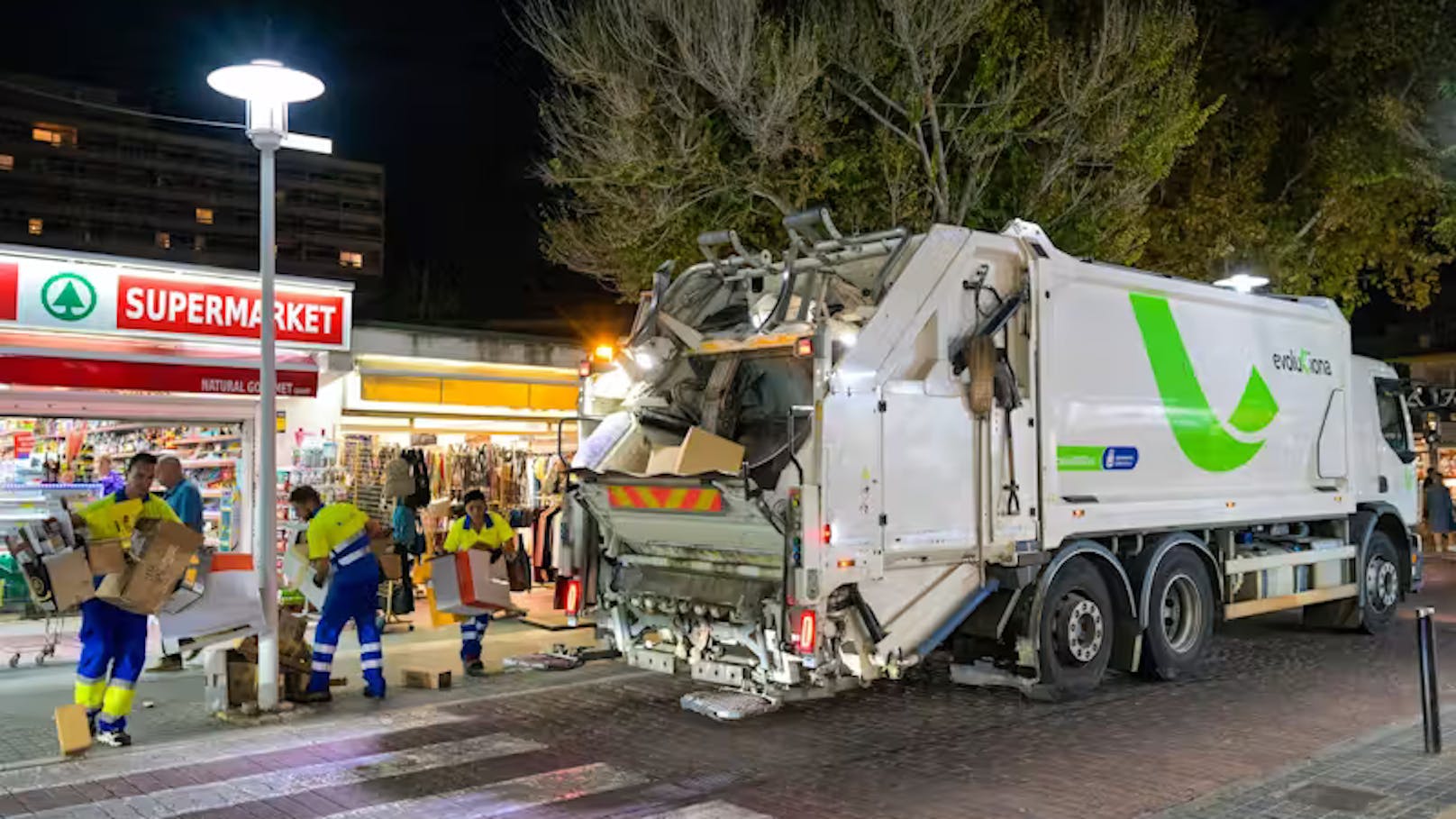 Frau (24) fällt nach Partynacht in Müllcontainer – tot