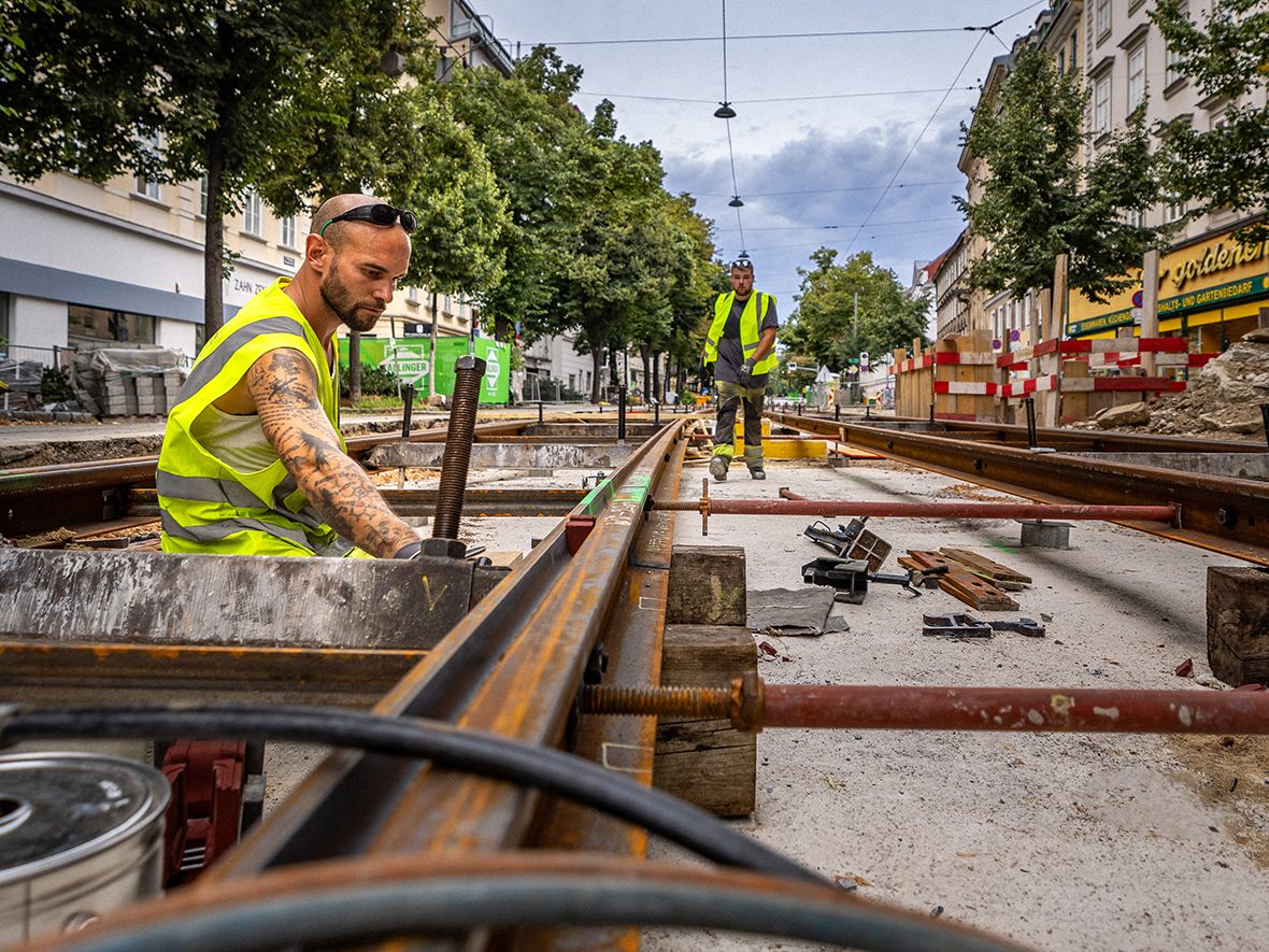 Bauarbeiten beeinträchtigen die Bim-Linien D und 71.&nbsp; Auch auf der Wiedner Hauptstraße (Bild) laufen die Arbeiten am Gleiskörper.