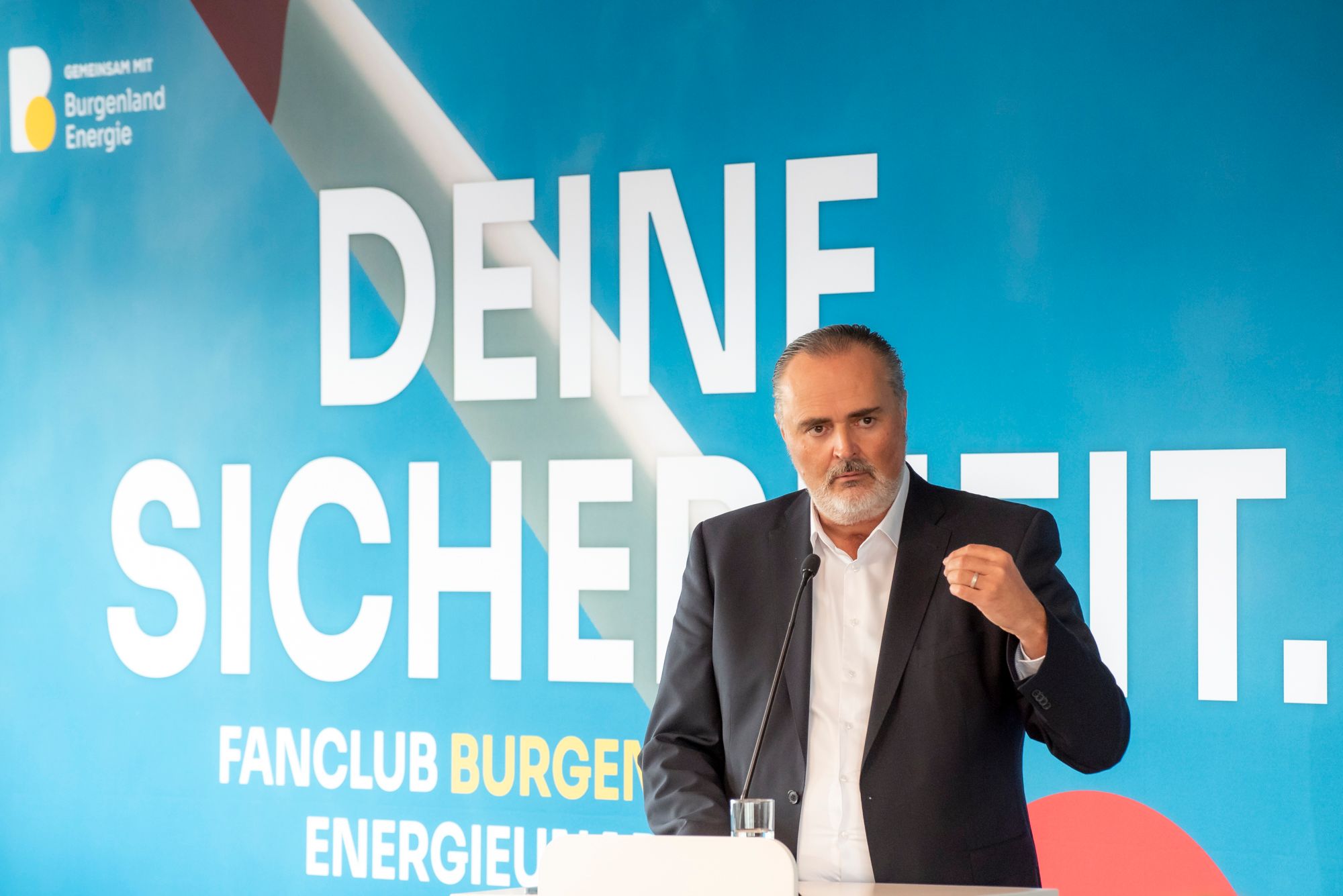 Mit der Energiegemeinschaft garantiert Landeshauptmann Hans Peter Doskozil 20 Jahre lang den Fix-Strompreis von zehn Cent.