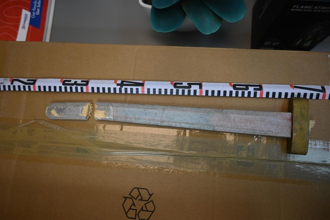 Die Teenies rissen tausende Euro mit einem Holzschwert an sich.