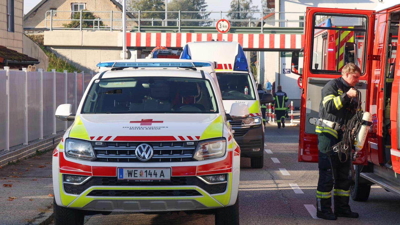 Einen tragischen Ausgang hat ein Wohnhausbrand am Freitagvormittag in Thalheim bei Wels (Bezirk Wels-Land) genommen. Der Brand forderte ein Todesopfer.