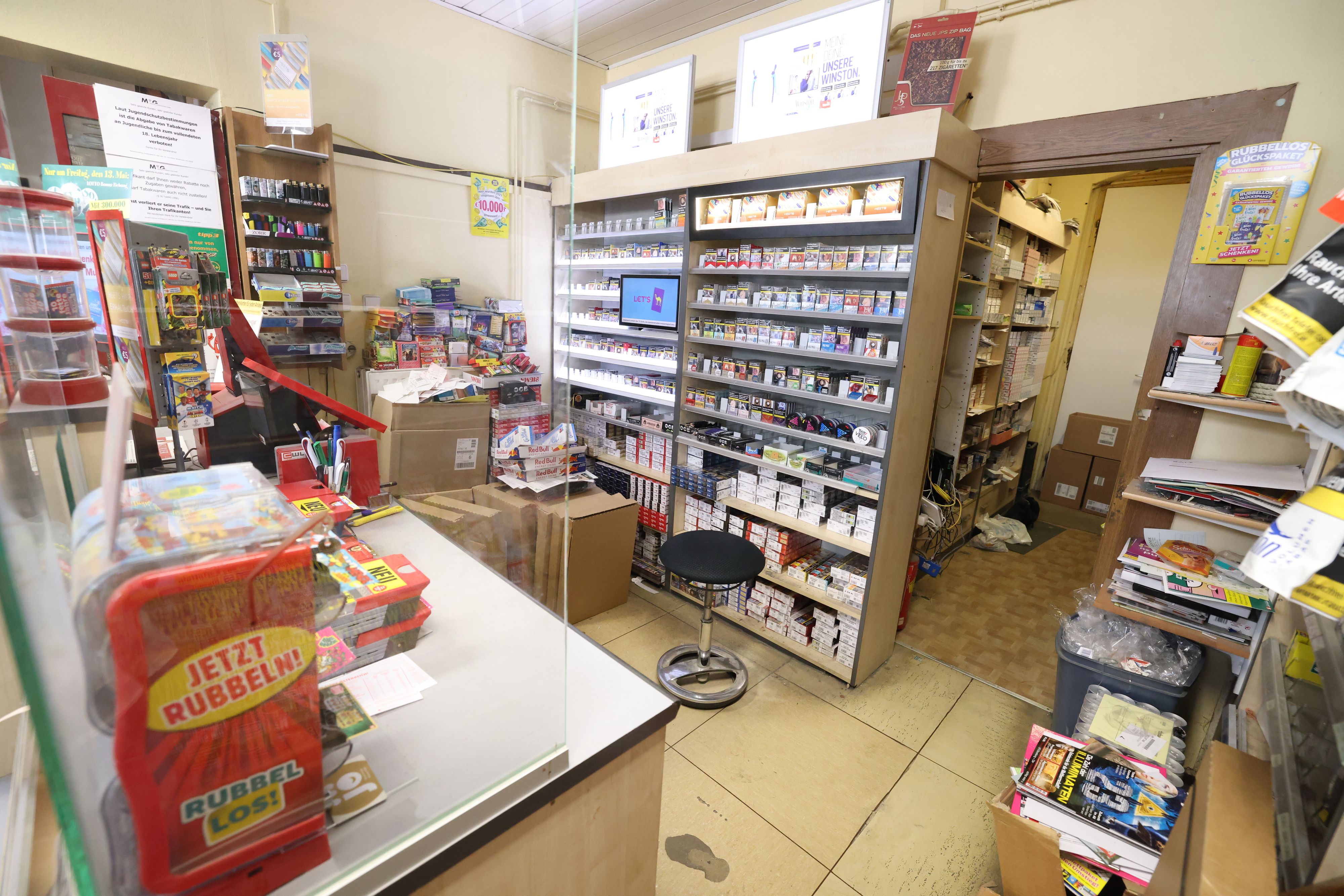 Auch ein Kunde war zum Zeitpunkt des Überfalls anwesend. (Symbolbild)