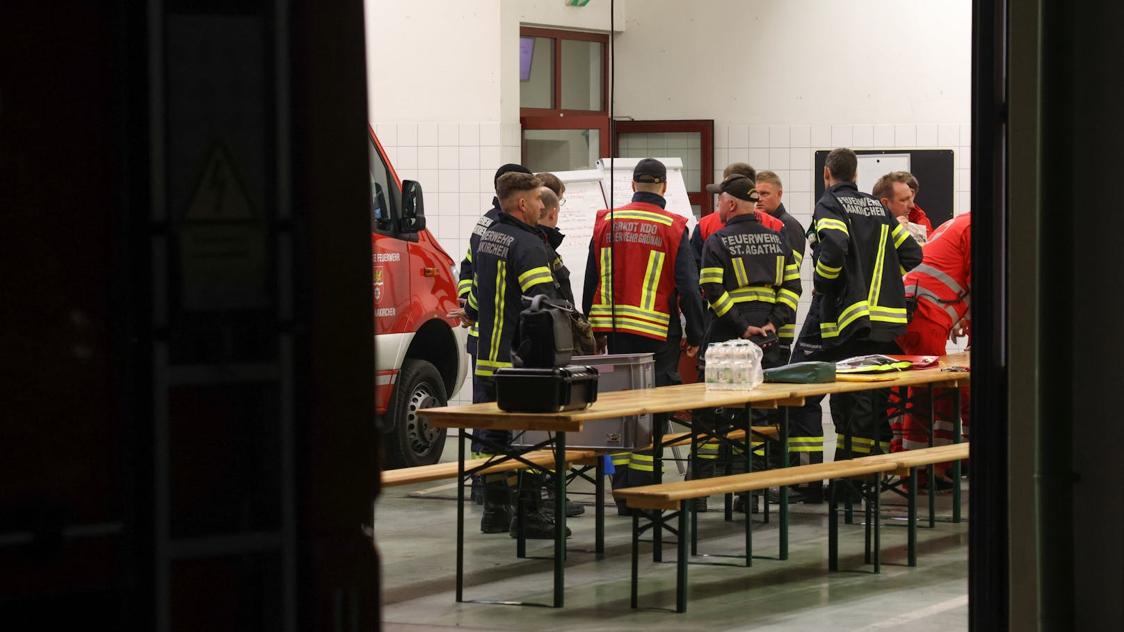 Eine großangelegte Suchaktion nach einer abgängigen Pensionistin läuft in Gmunden. Die Dame ist seit den Abendstunden von einem Altenheim abgängig.