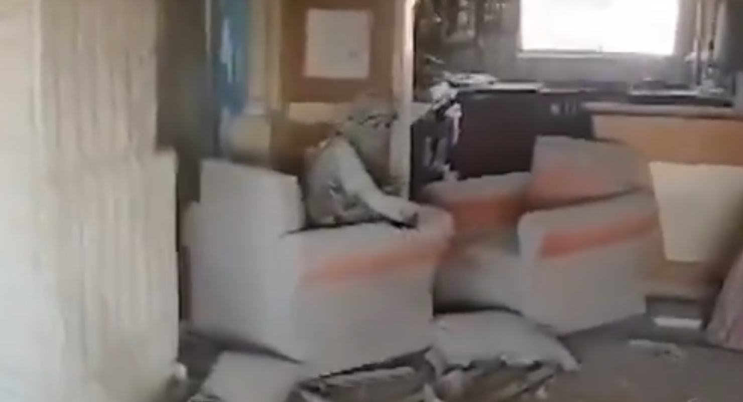 Kurz vor seinem Tod scheint eine Drohne Yaha Sinwar noch lebend gefilmt zu haben.