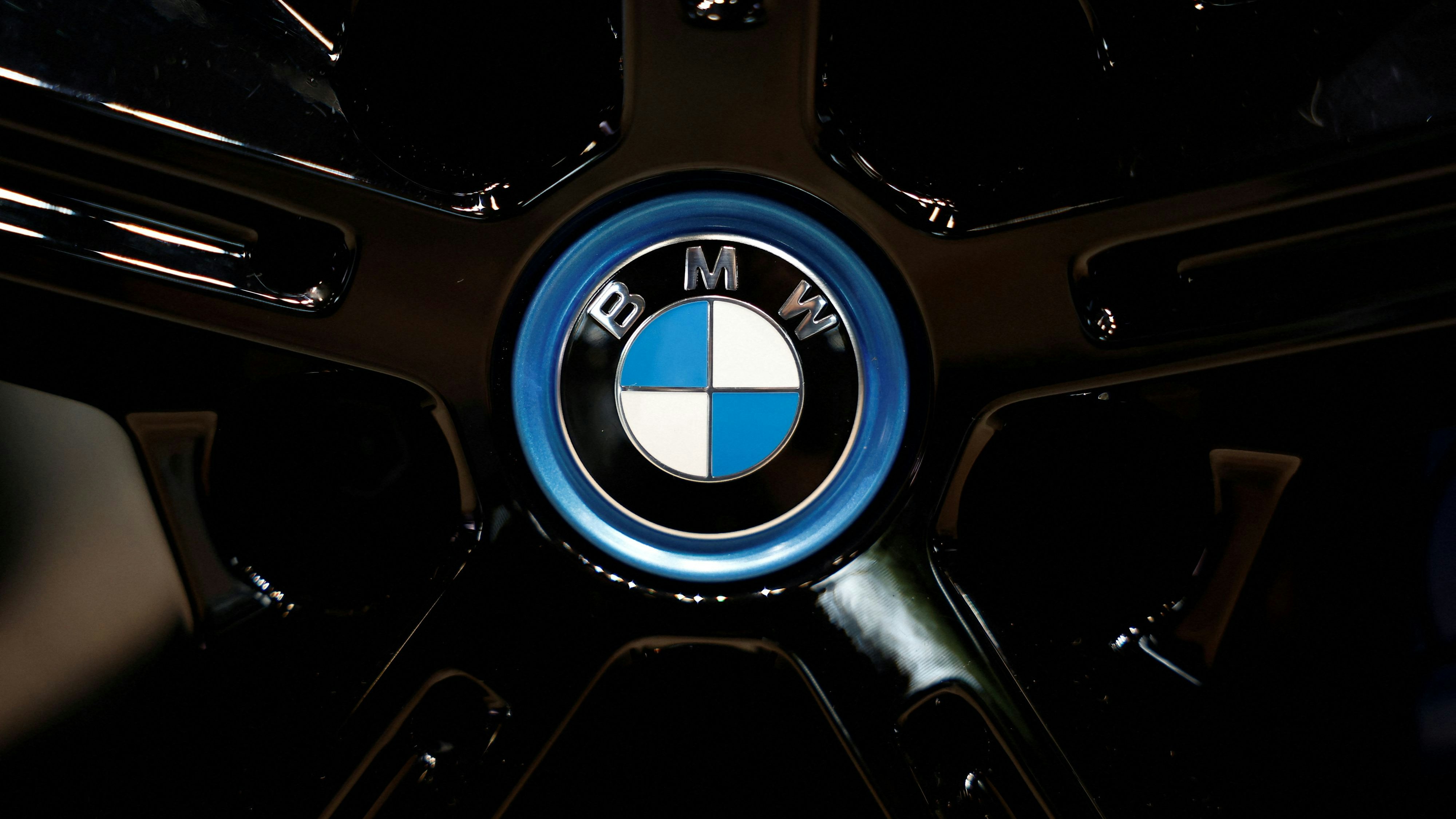 Der deutsche Autobauer BMW sieht sich derzeit mit mehreren technischen Herausforderungen konfrontiert. 