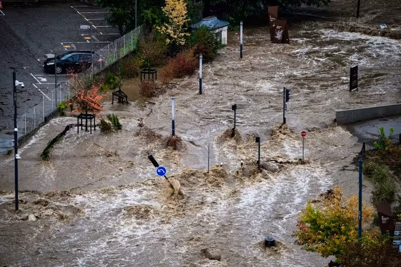 Warnstufe Rot: Eine überflutete Straße in Annonay, Zentralfrankreich. (17. Oktober 2024)