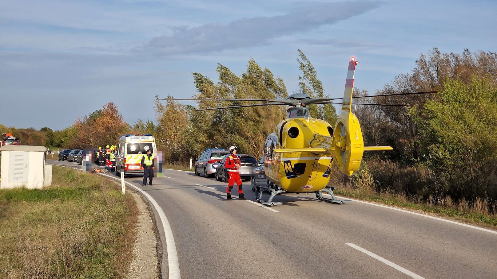 Biker crasht gegen Pkw, stirbt noch an Ort und Stelle