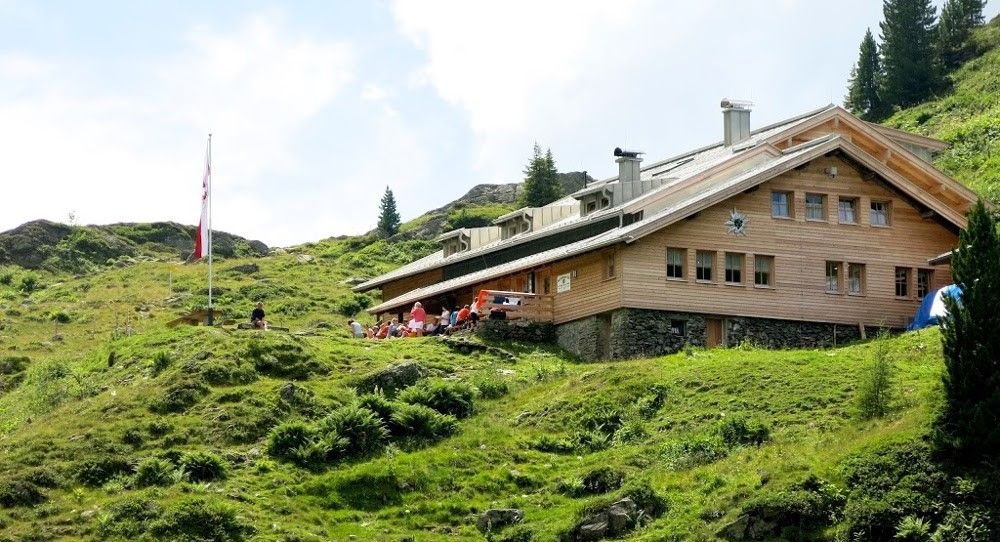 Die Neue Bamberger Hütte in Tirol bietet auf 1.756 Metern Höhe Schlafplatz für 72 Personen.