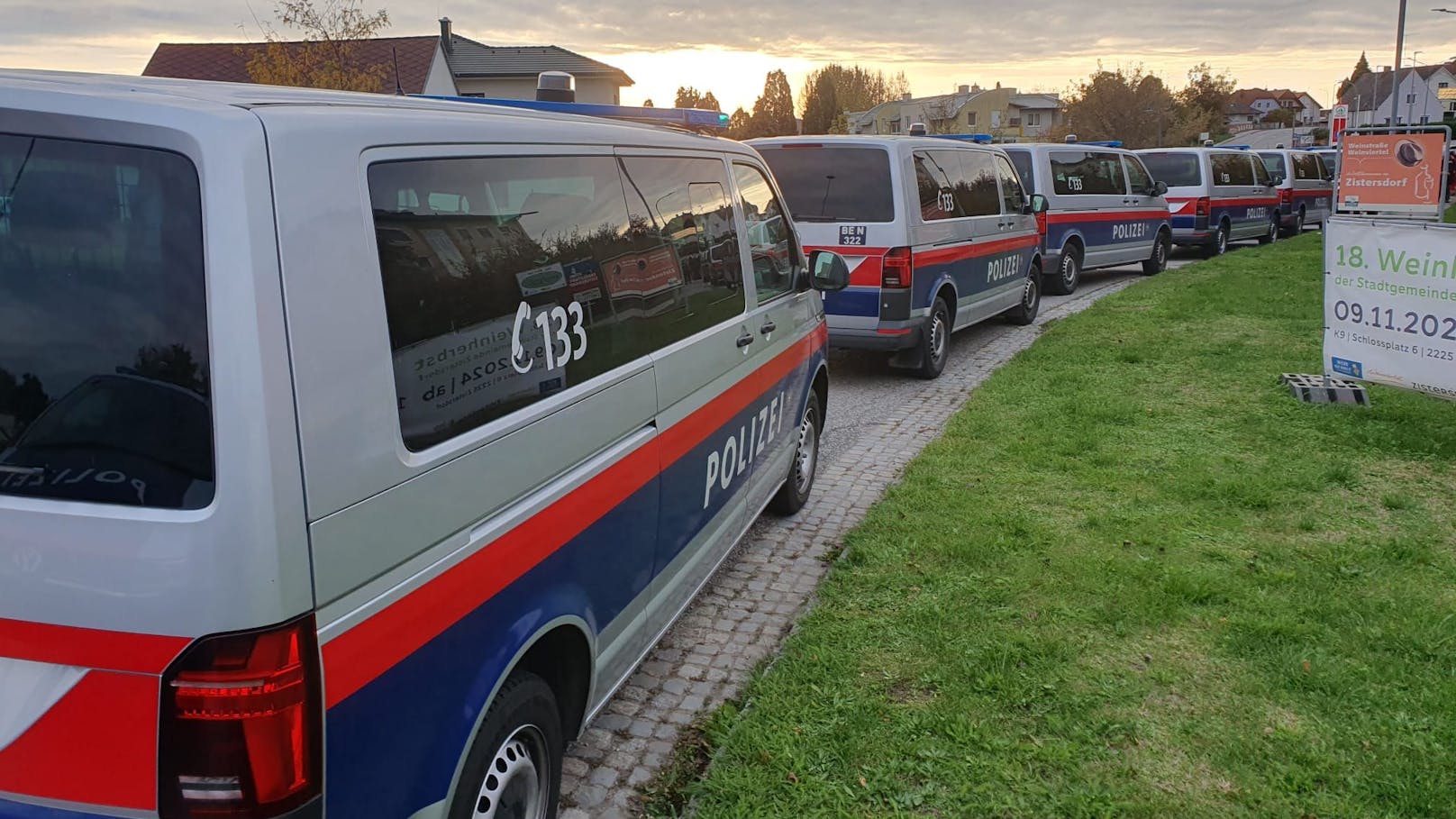 Eine 65-jährige Frau ist in Zistersdorf im Ortsteil Gösting getötet worden. Der Täter ist auf der Flucht, konnte aber ausgeforscht werden.