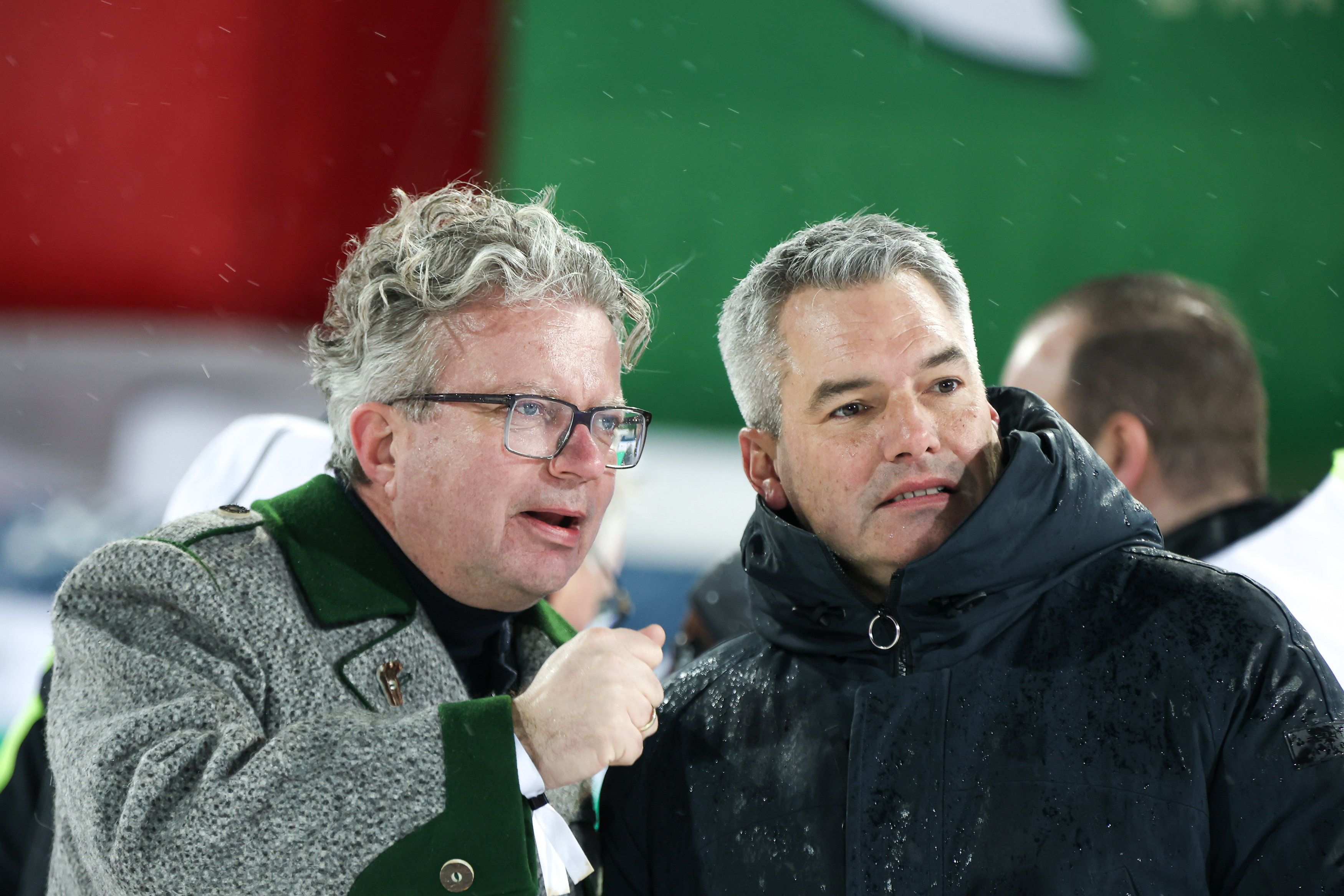 LH Christopher Drexler (l.) könnte es bei der Wahl wie Karl Nehammer ergehen. Umfragen sehen auch in der Steiermark die FPÖ vor der ÖVP.