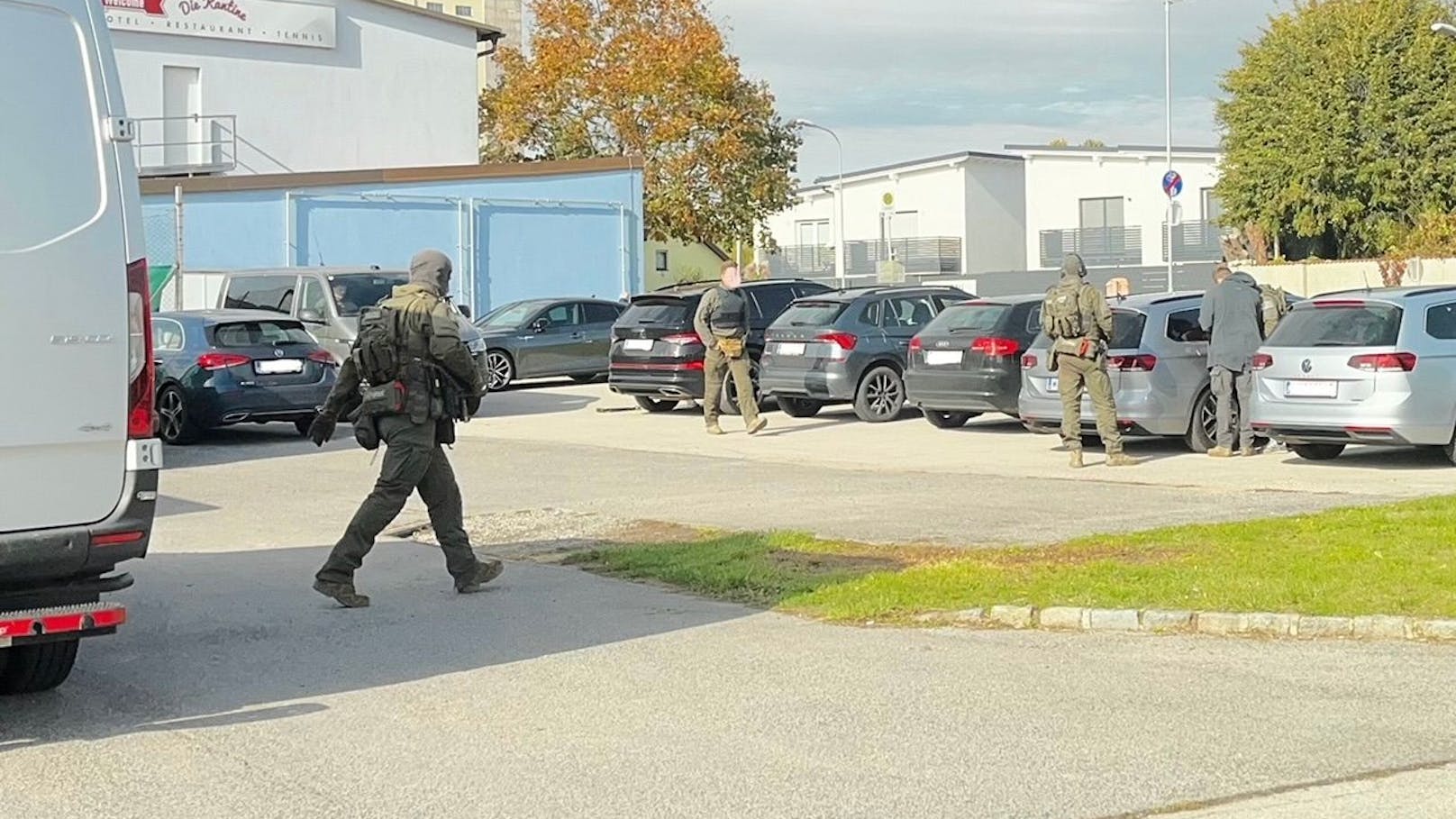 Spezialkommando Cobra stürmte Wohnhaus in Ebreichsdorf