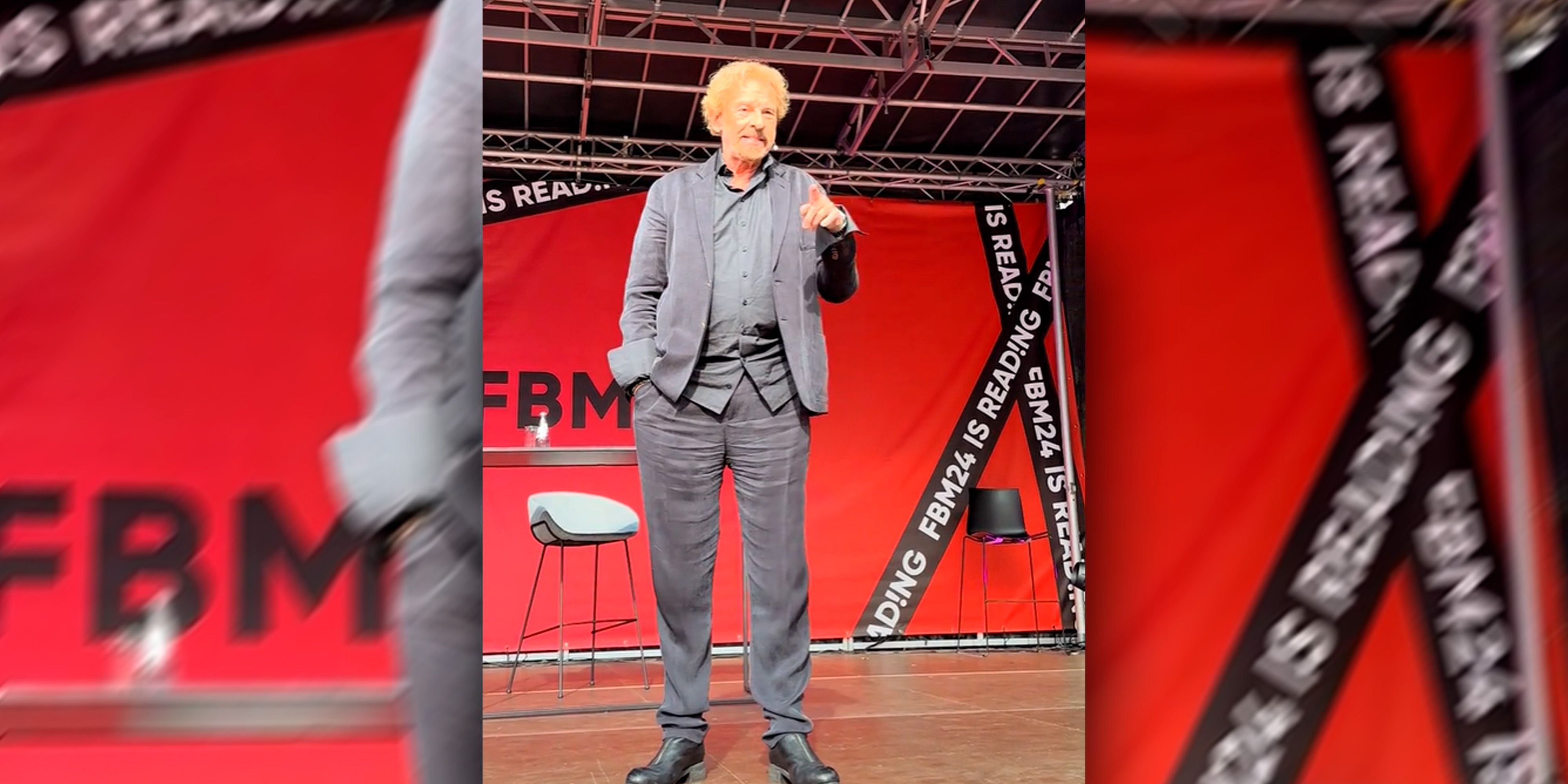 Gottschalk im Gespräch mit einer Zuschauerin.