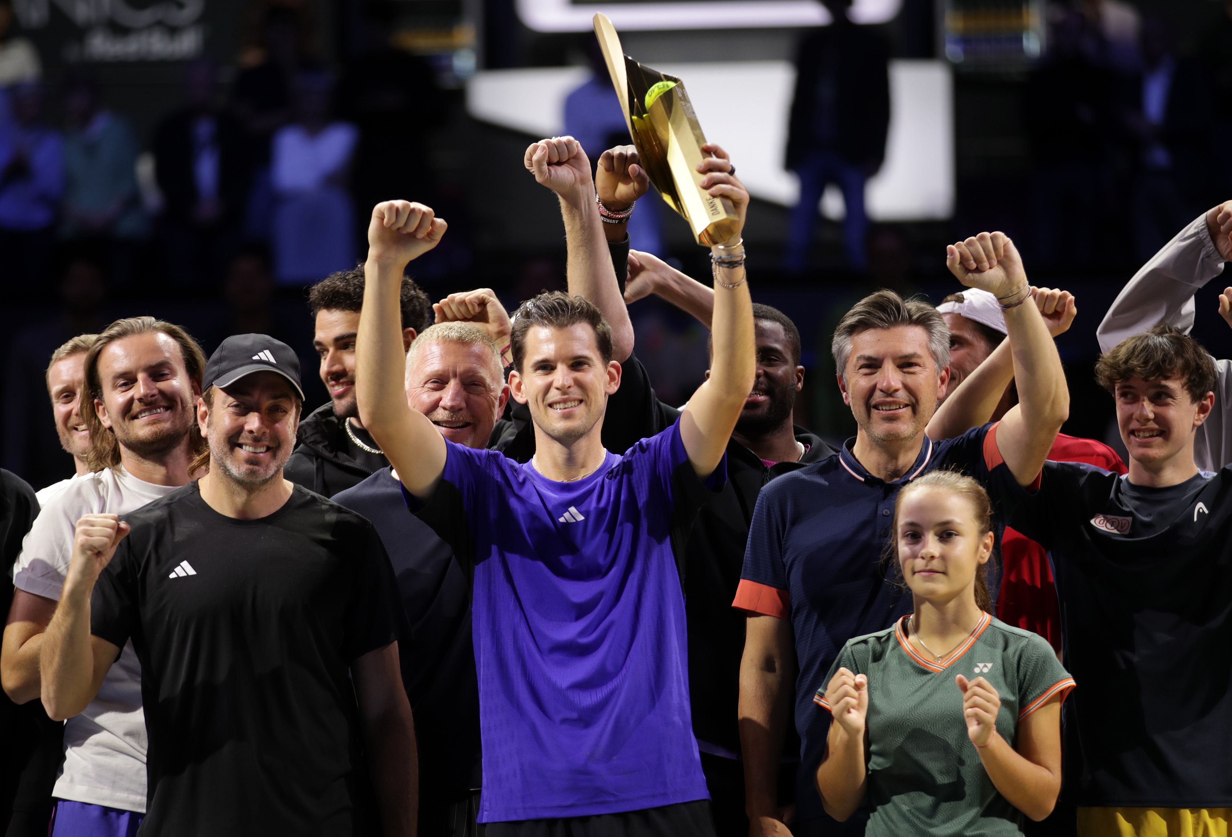 Thiem mit Abschiedspokal und Ex-Coach Massu (l.): 