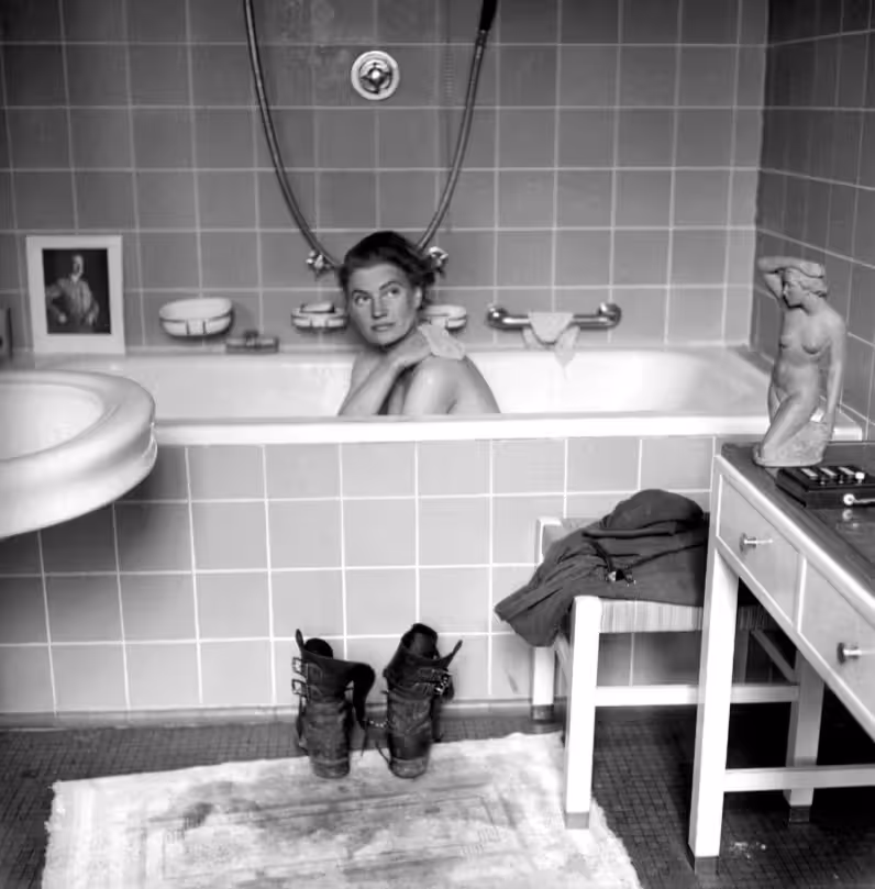 Am Tag, als Hitler Suizid beging, badete Lee Miller in München in der Badewanne des Führers.
