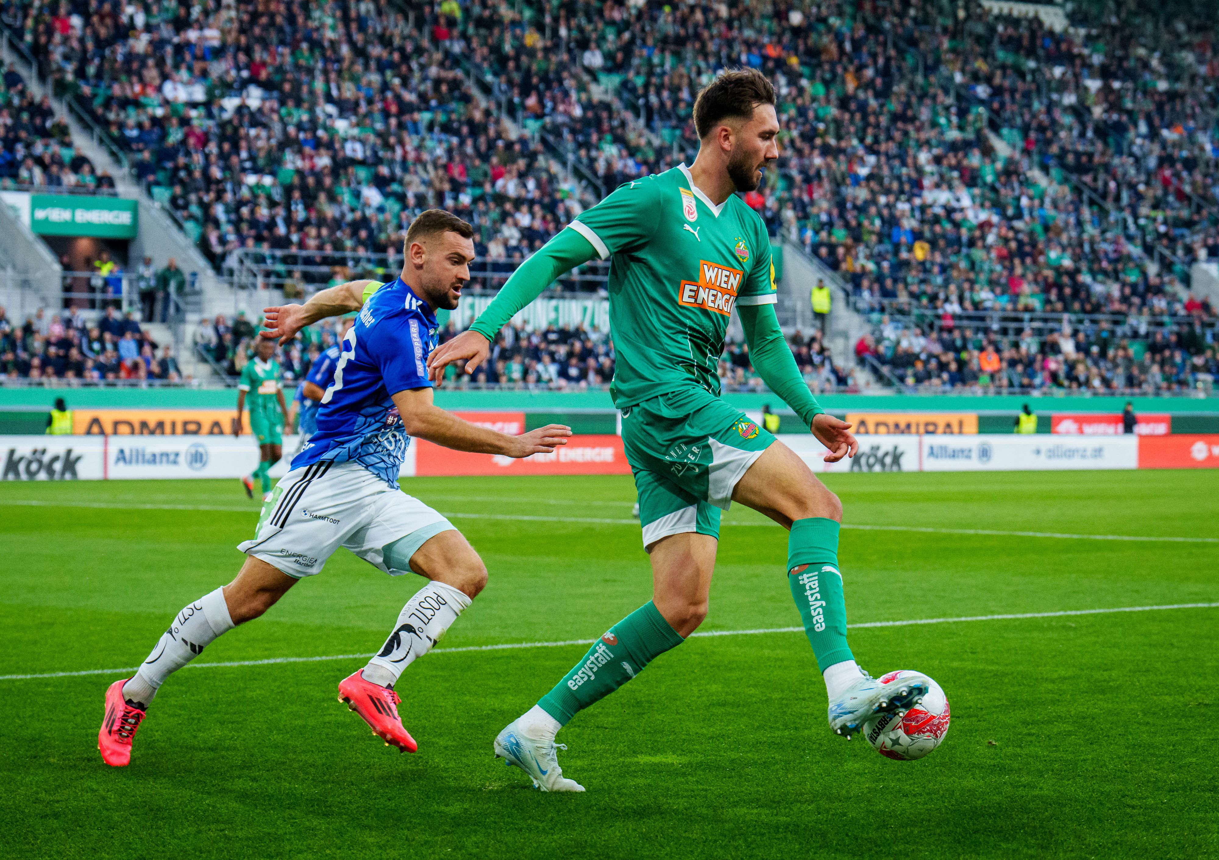 Beljo im Duell mit Hartberg-Kapitän Heil.