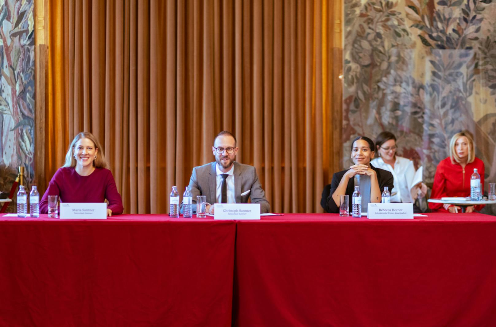 Getanzt wurde unter den strengen Augen der Jury.