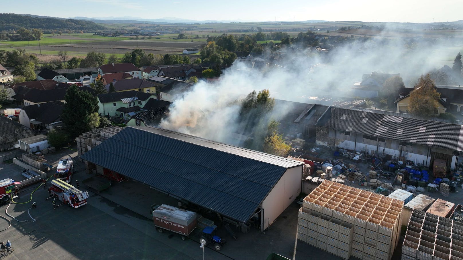 Löschwasser wurde knapp! Garagenbrand forderte Wehren