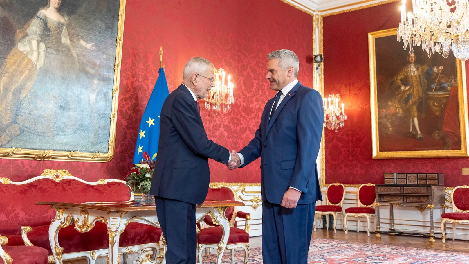 Bundeskanzler und ÖVP-Chef Karl Nehammer bei Alexander Van der Bellen.