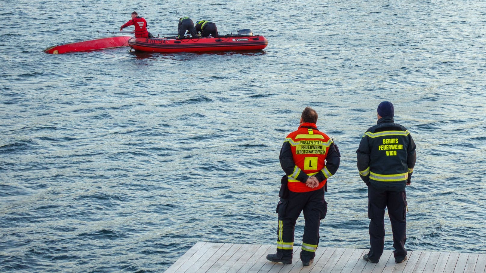 Bootsausflug endete im Wasser – Familie gekentert.