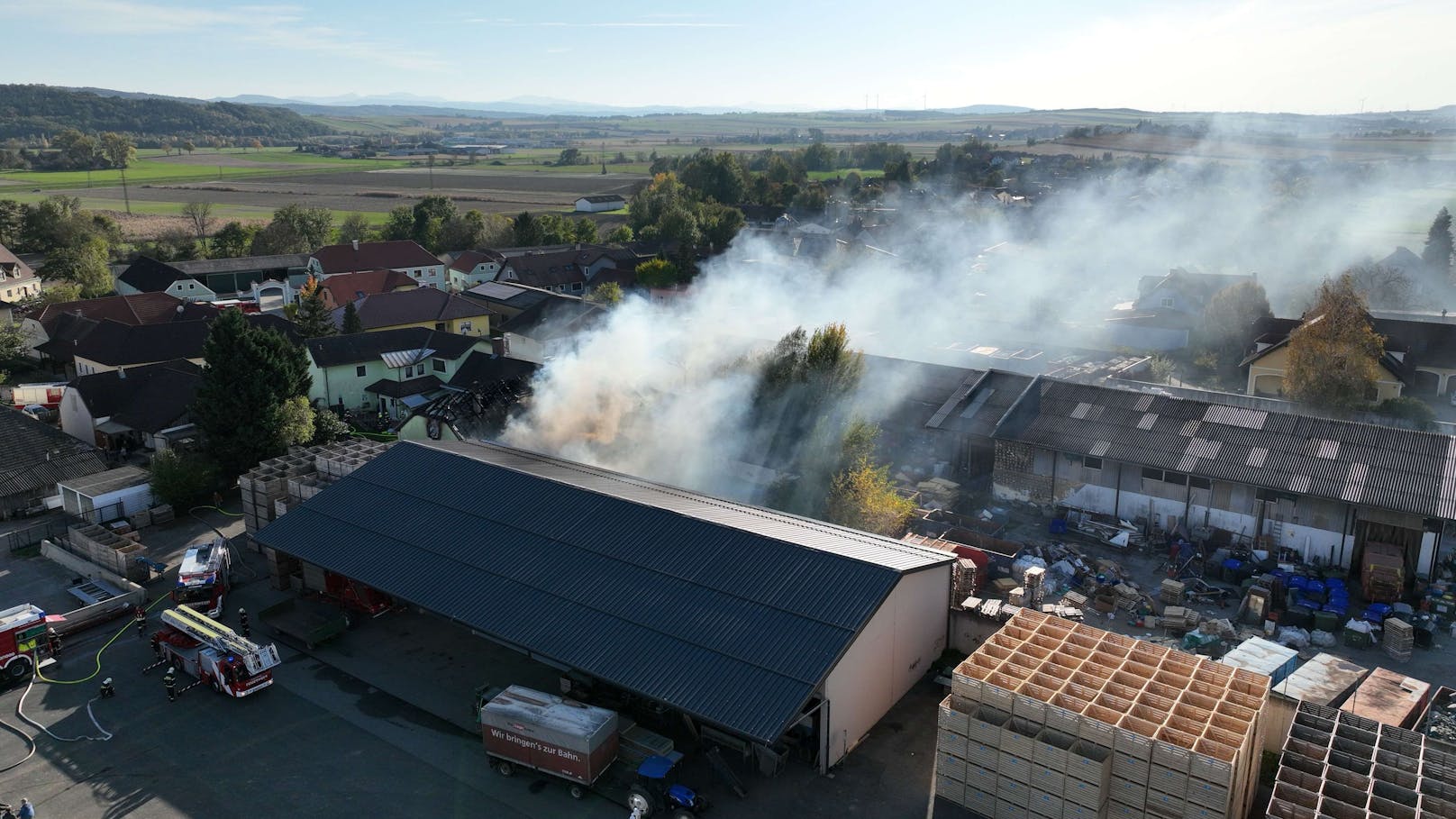 Der Brand einer Garage in Langmannersdorf forderte mehrere Feuerwehren aus dem Bezirk.